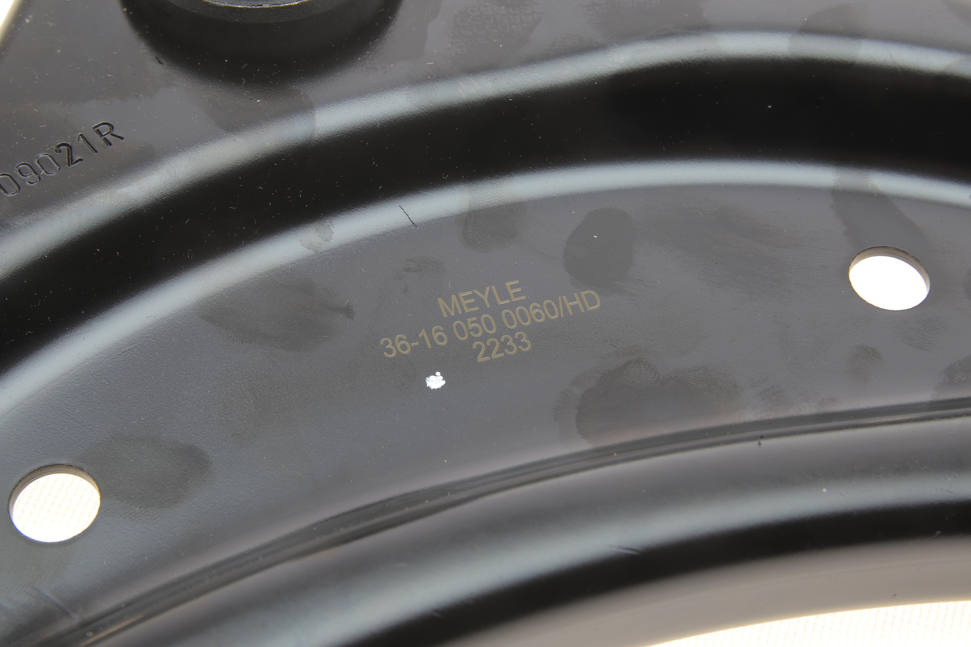 Важіль підвіски (передній) (R) Nissan Juke/Leaf 10-