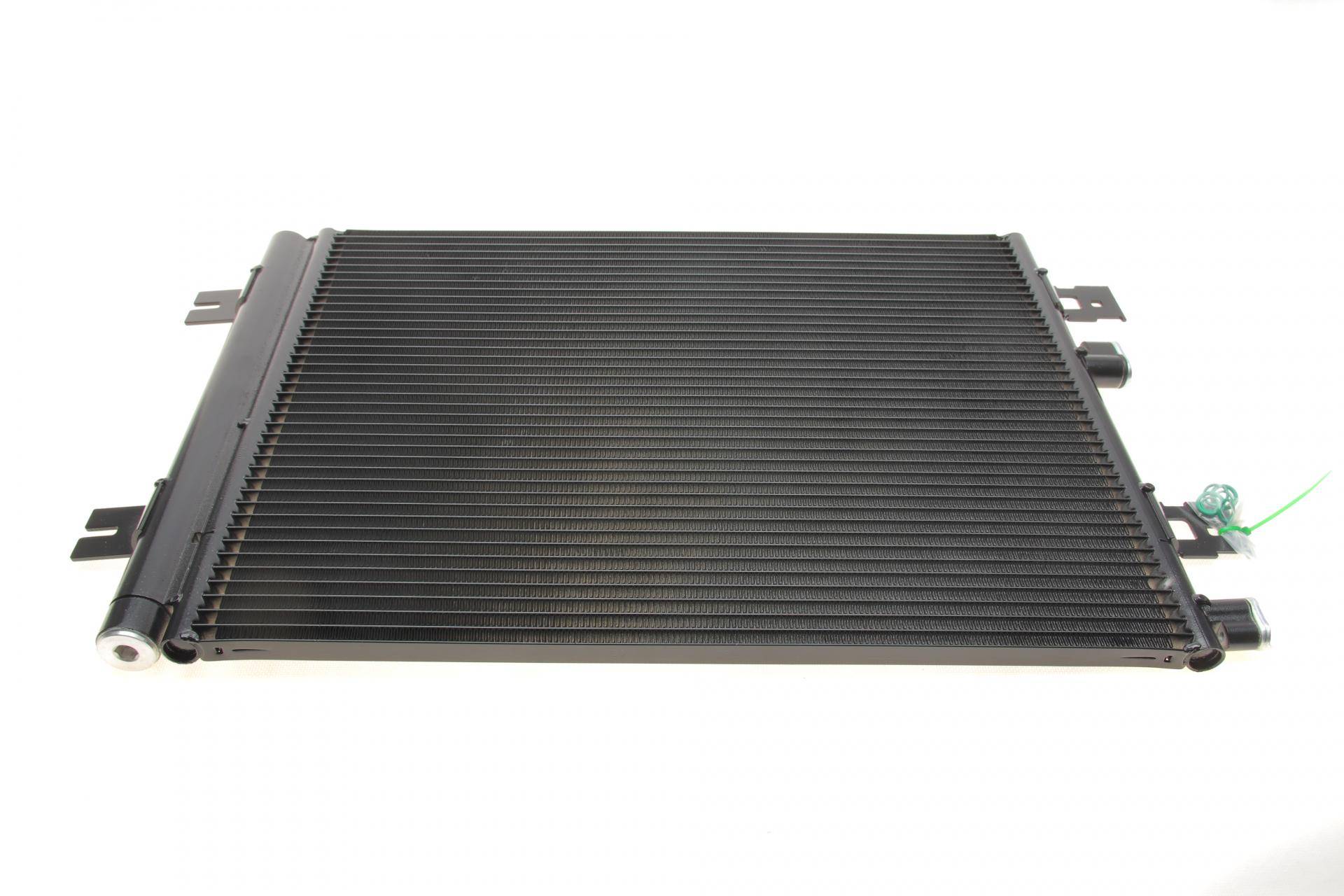 Радіатор кондиціонера Dacia Logan/Sandero 04-