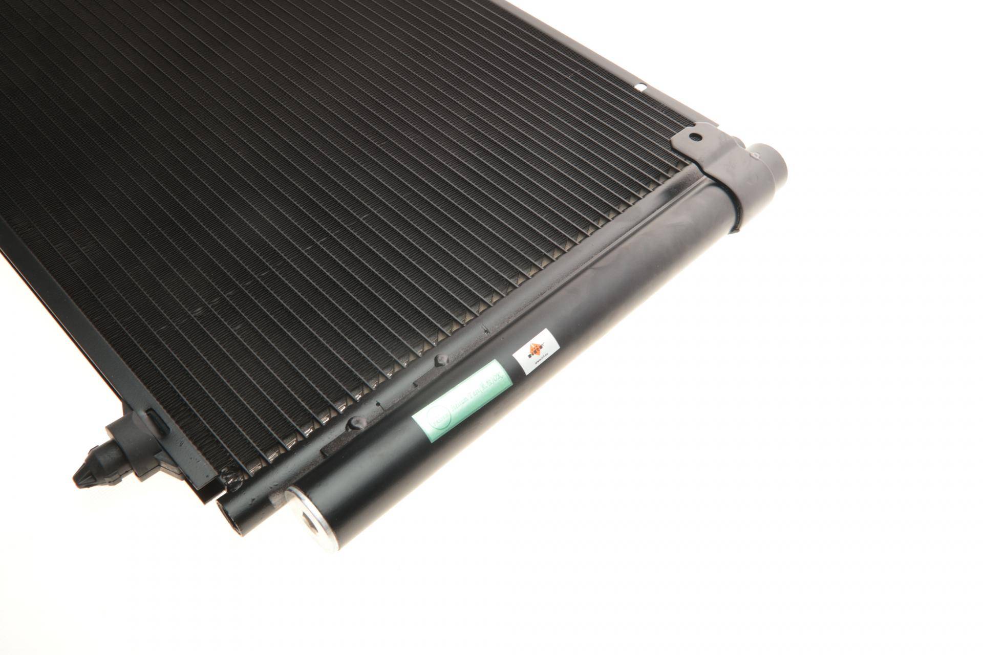 Радіатор кондиціонера (з осушувачем) Toyota Avensis Verso 2.0/2.2D 01-09