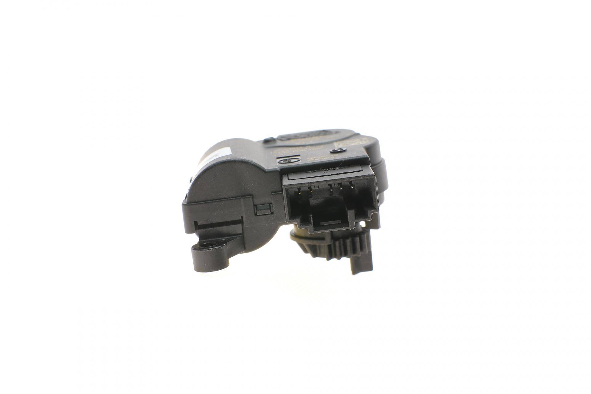 Моторчик заслонки пічки Audi A3/Q3/VW Golf VII/Passat 12-