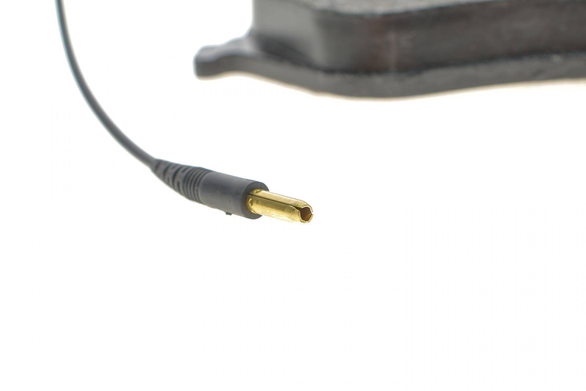 Колодки гальмівні (передні) Citroen C5 08-/C6 05-12/Peugeot 407 04-/607 00-11 (+датчики)