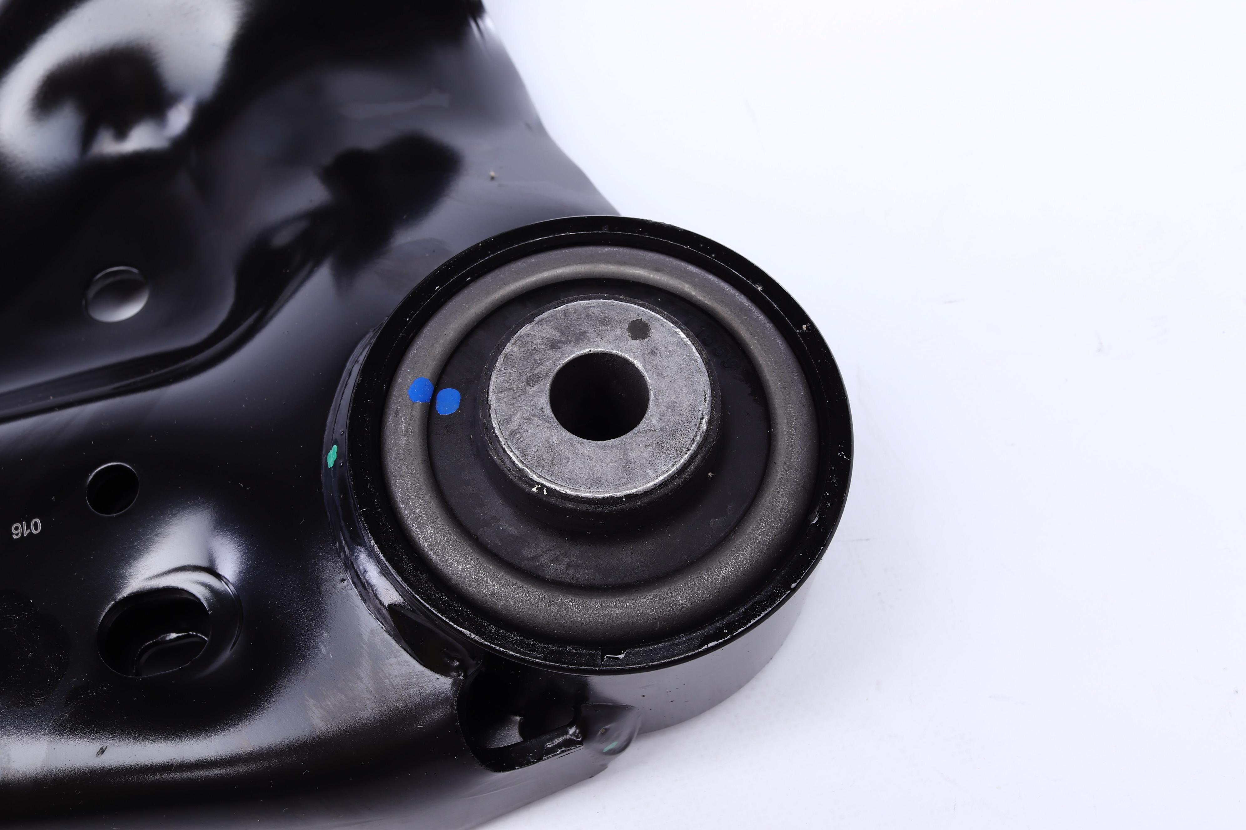 Важіль підвіски (передній/знизу) (L) MB Vito (W639) 03-