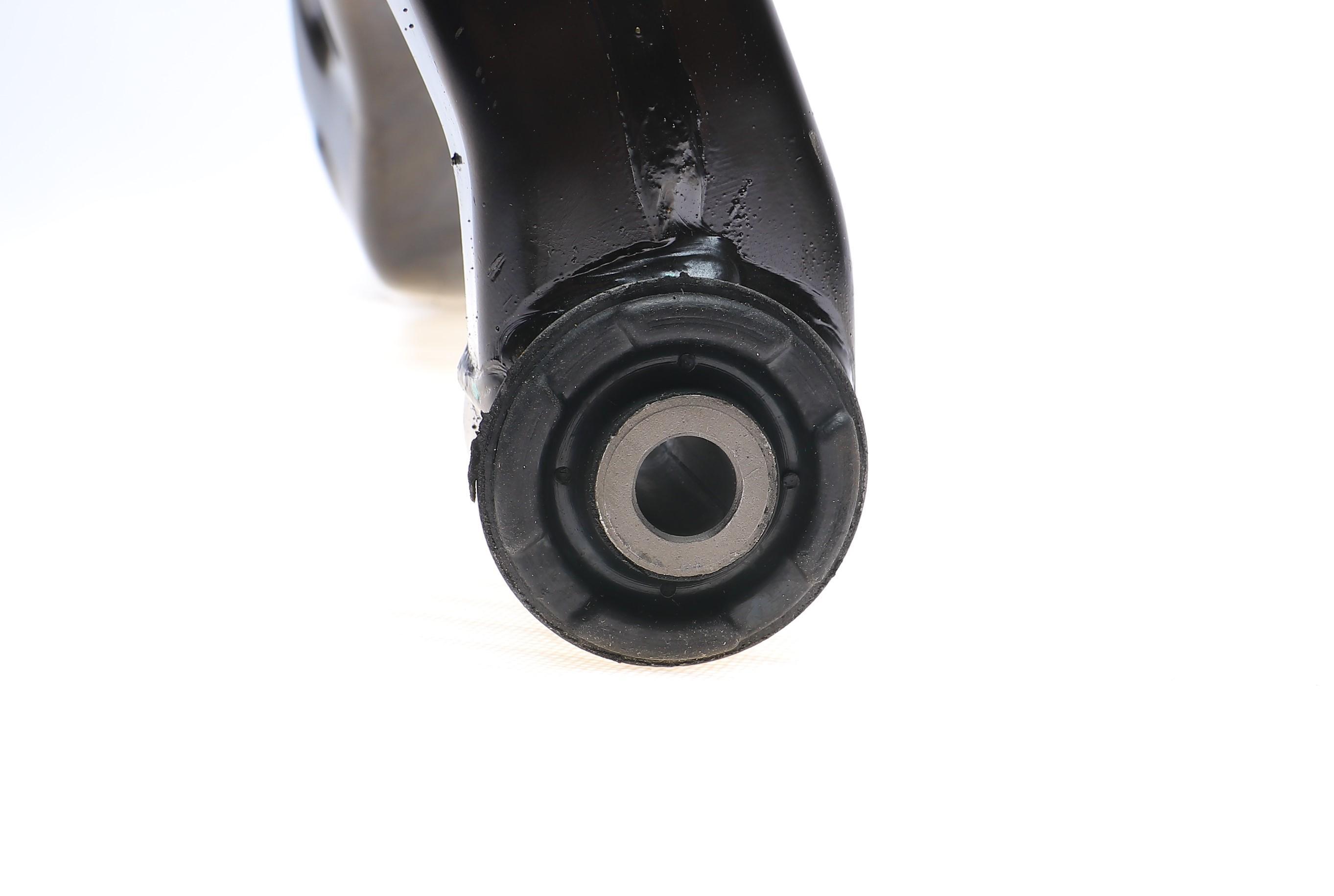 Важіль підвіски (передній/знизу) (R) Hyundai Tucson/Kia Sportage 04-