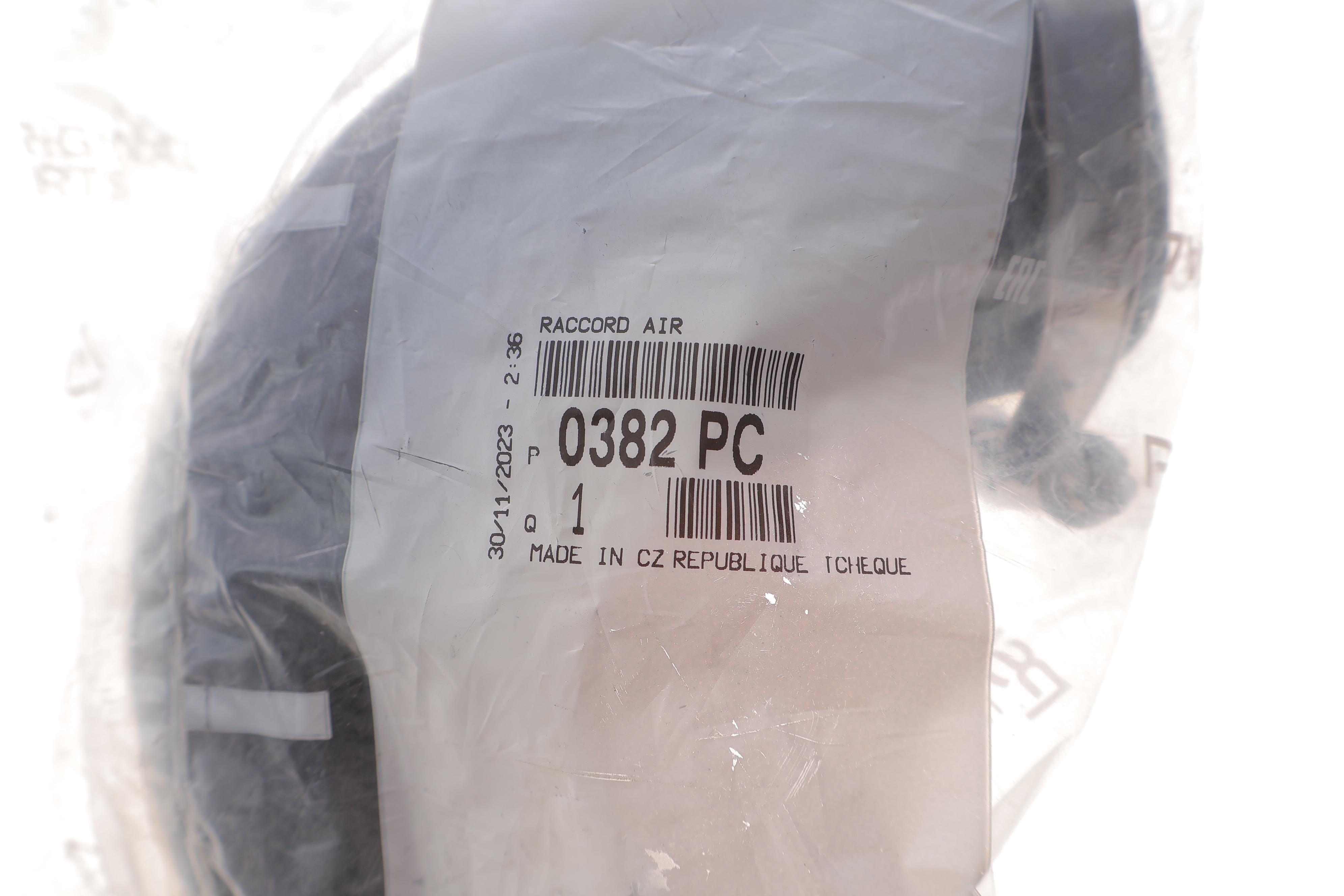 Патрубок интеркулера Citroen C5 III 08-/Peugeot 407/508 2.0 HDi 09-