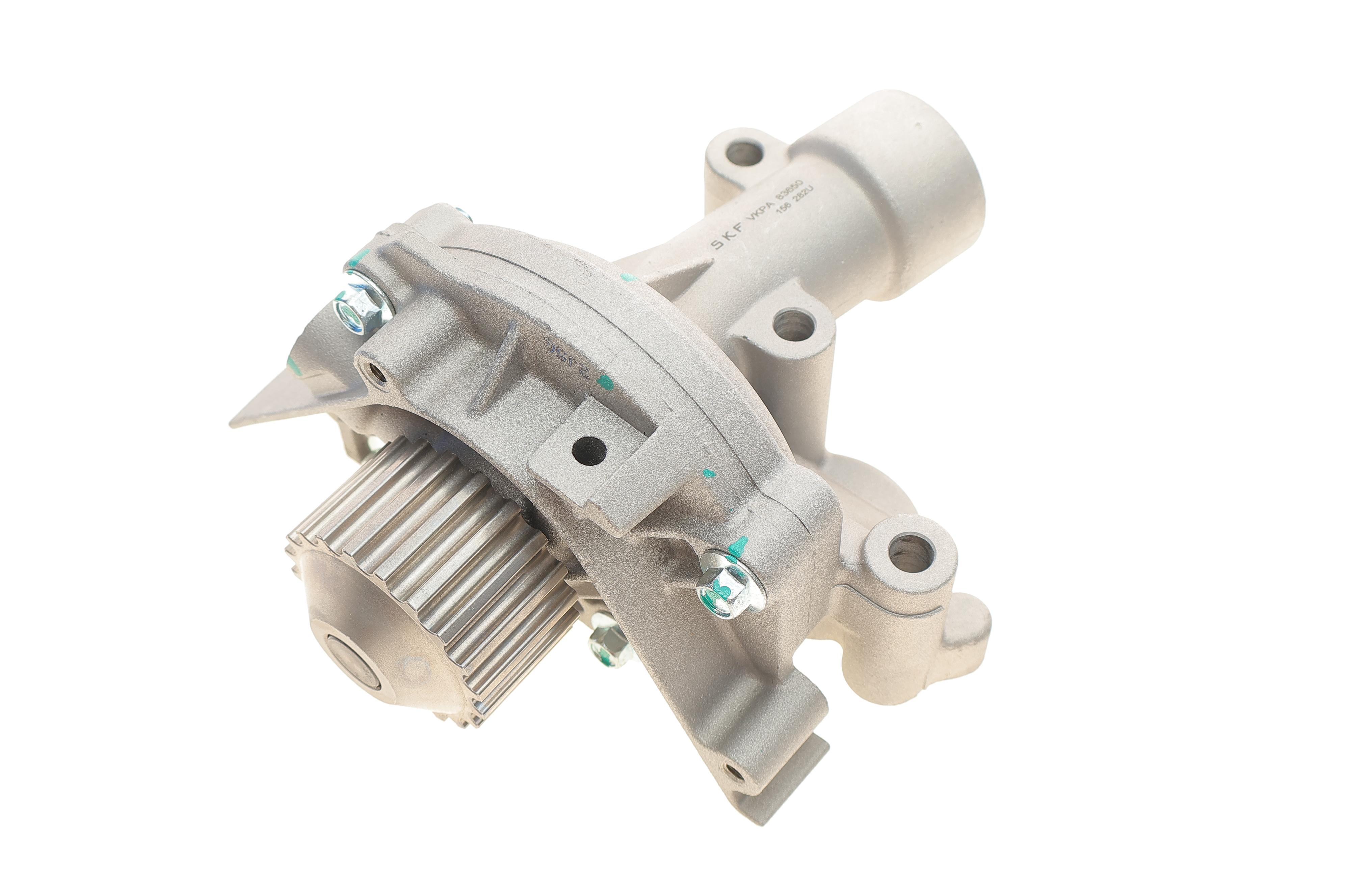 Помпа води Citroen C4/C5/C8/Jumpy/Fiat Scudo/Peugeot 206/307/406/407 2.0 16V 00- (з корпусом)