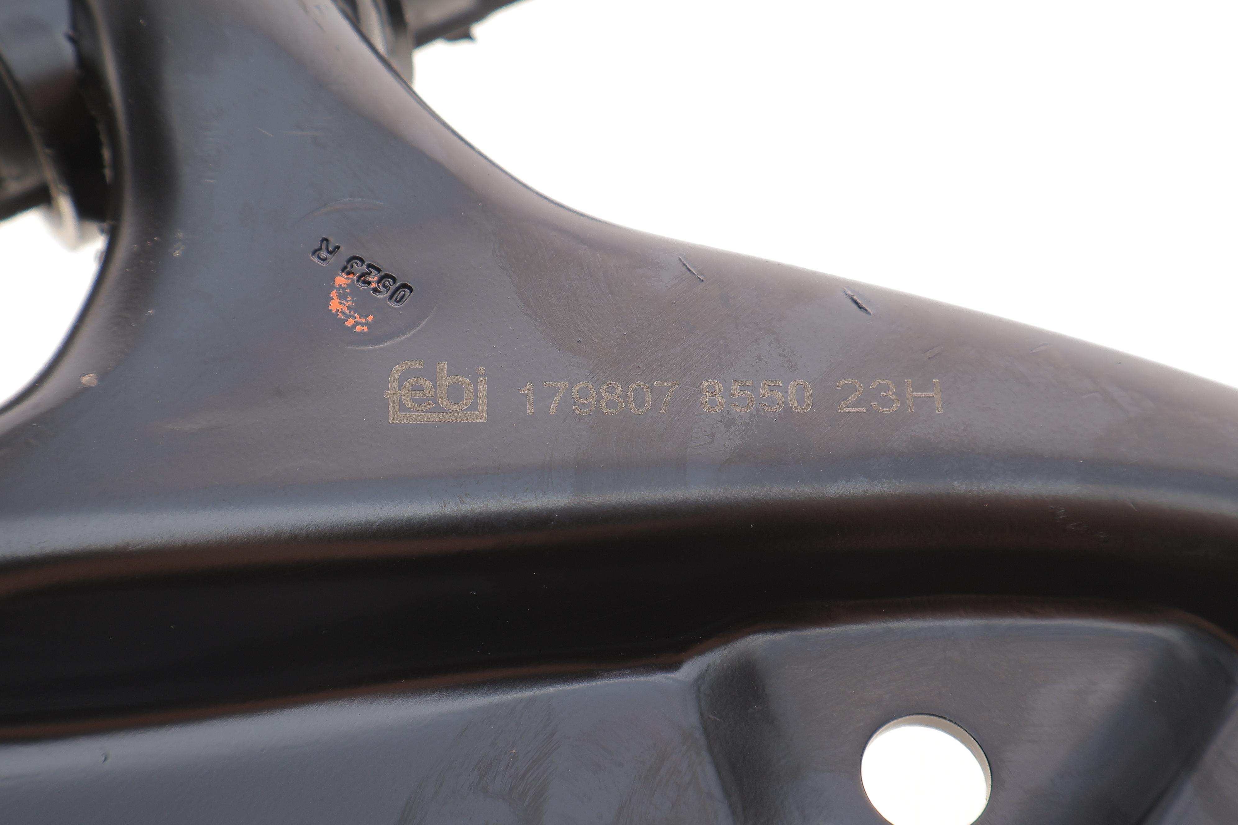 Важіль підвіски (передній) (R)  Nissan Rogue 07-/X-Trail 14-