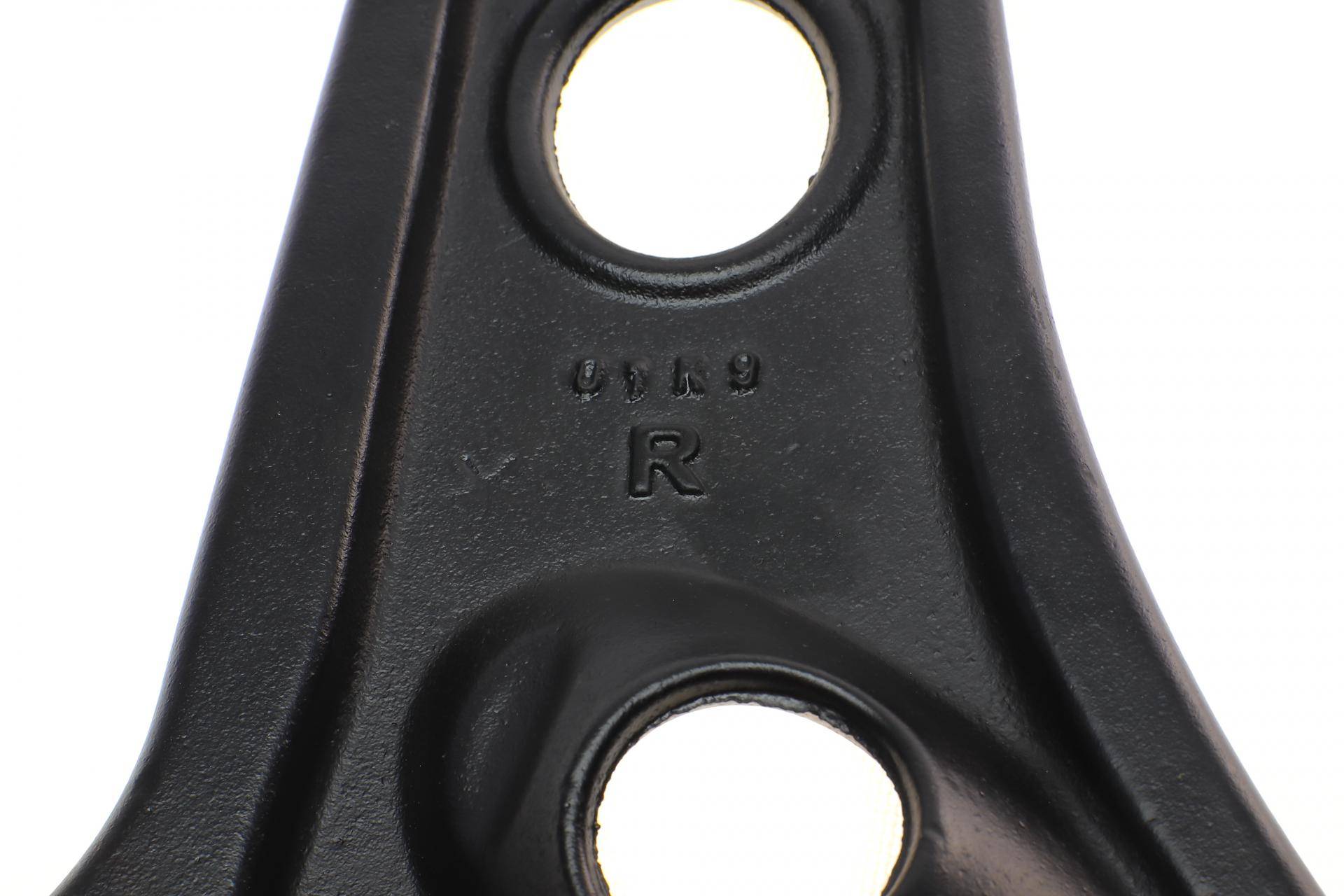 Важіль підвіски (передній/знизу) (R) Renault Trafic II/Opel Vivaro A/Nissan Primastar 01-