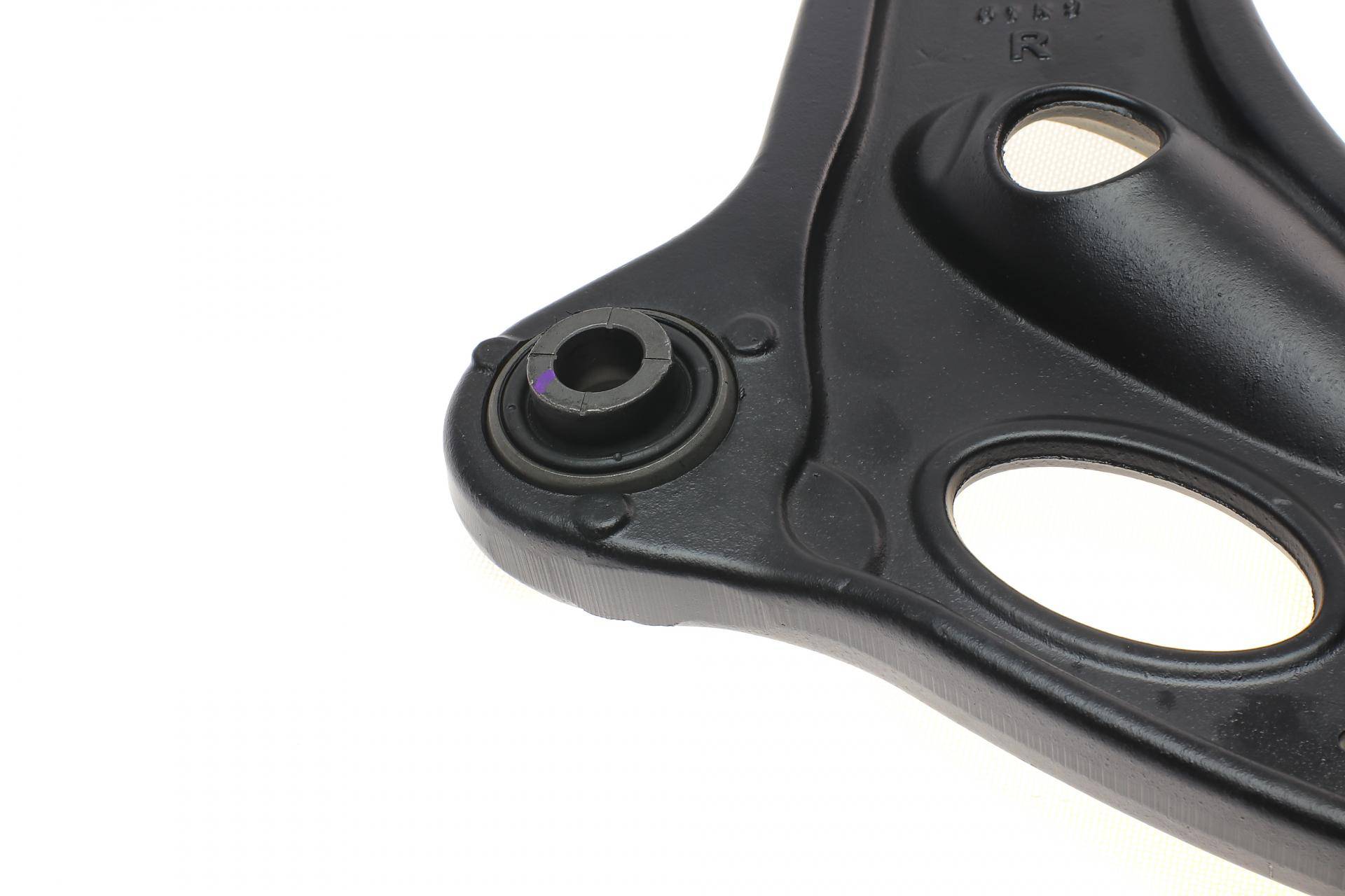 Важіль підвіски (передній/знизу) (R) Renault Trafic II/Opel Vivaro A/Nissan Primastar 01-