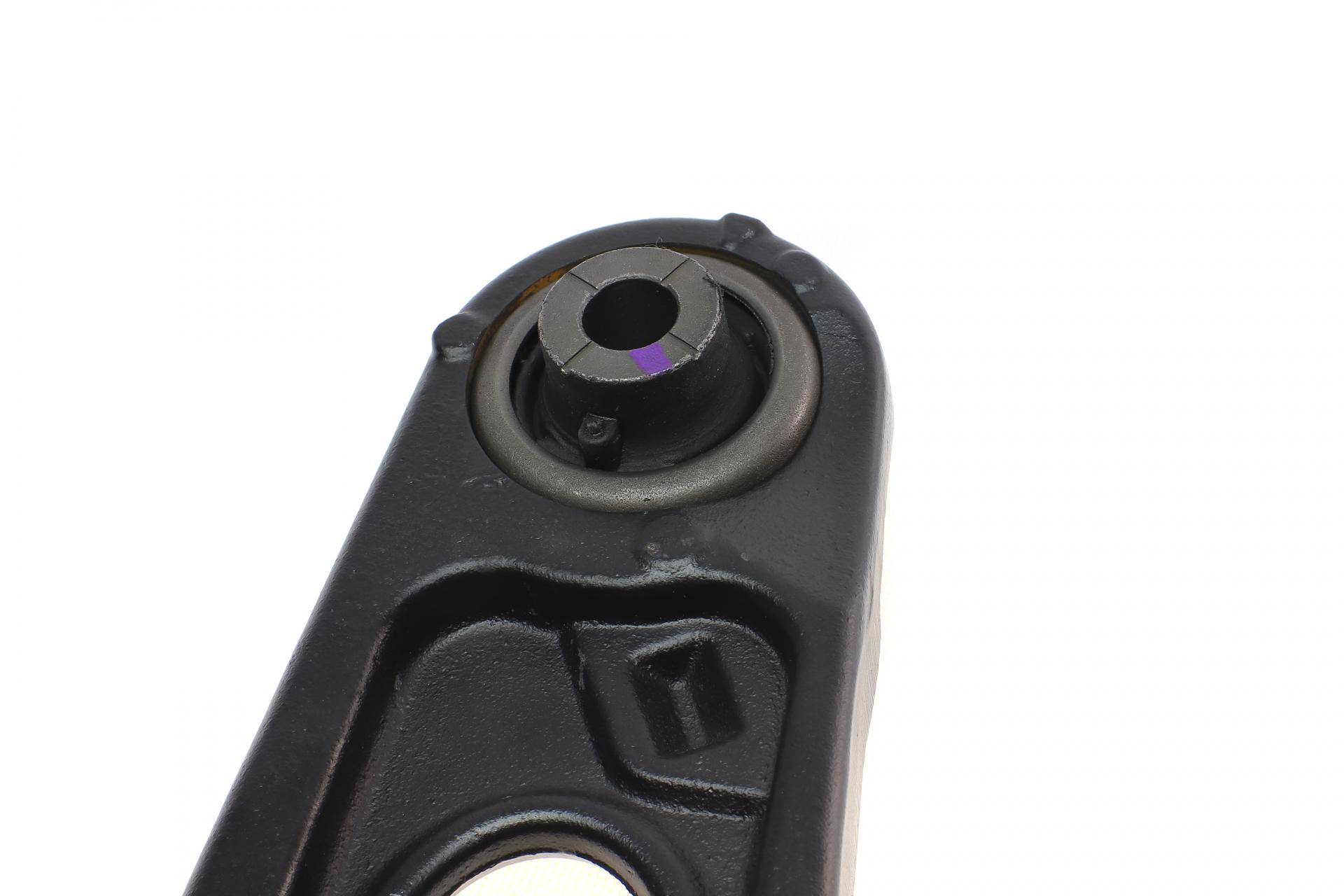 Важіль підвіски (передній/знизу) (R) Renault Trafic II/Opel Vivaro A/Nissan Primastar 01-