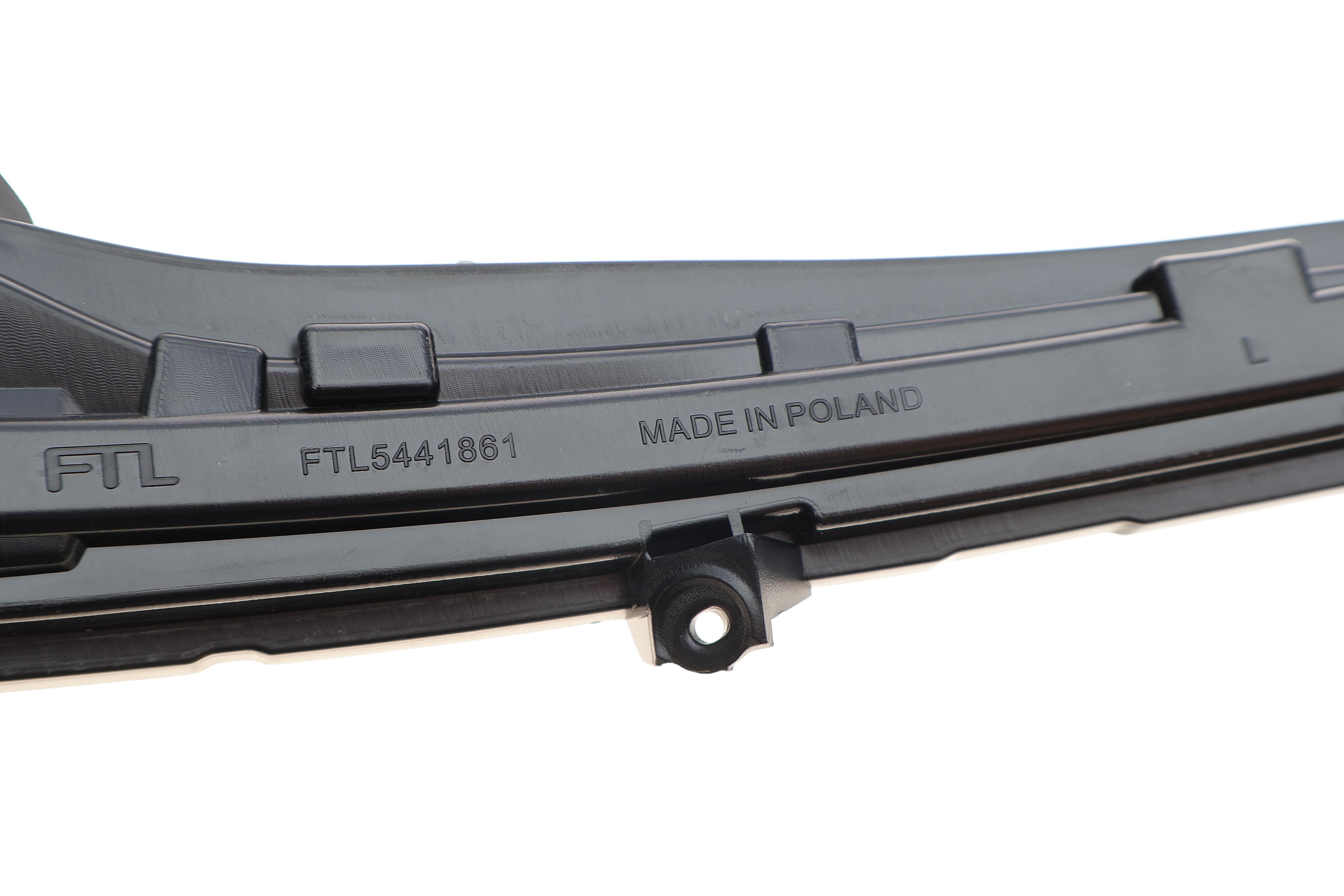 Повторитель поворота на зеркало MB C-class (W205)/Vito (W447) 14- (L)