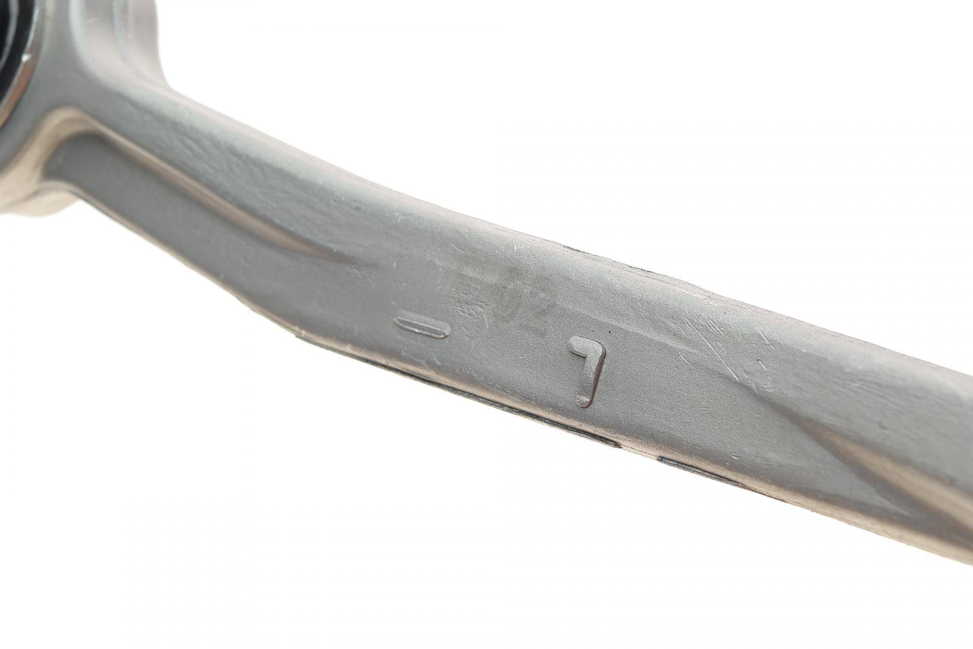 Важіль підвіски (передній/зверху/ззаду) (L) Audi A4/A5/Q5 07-