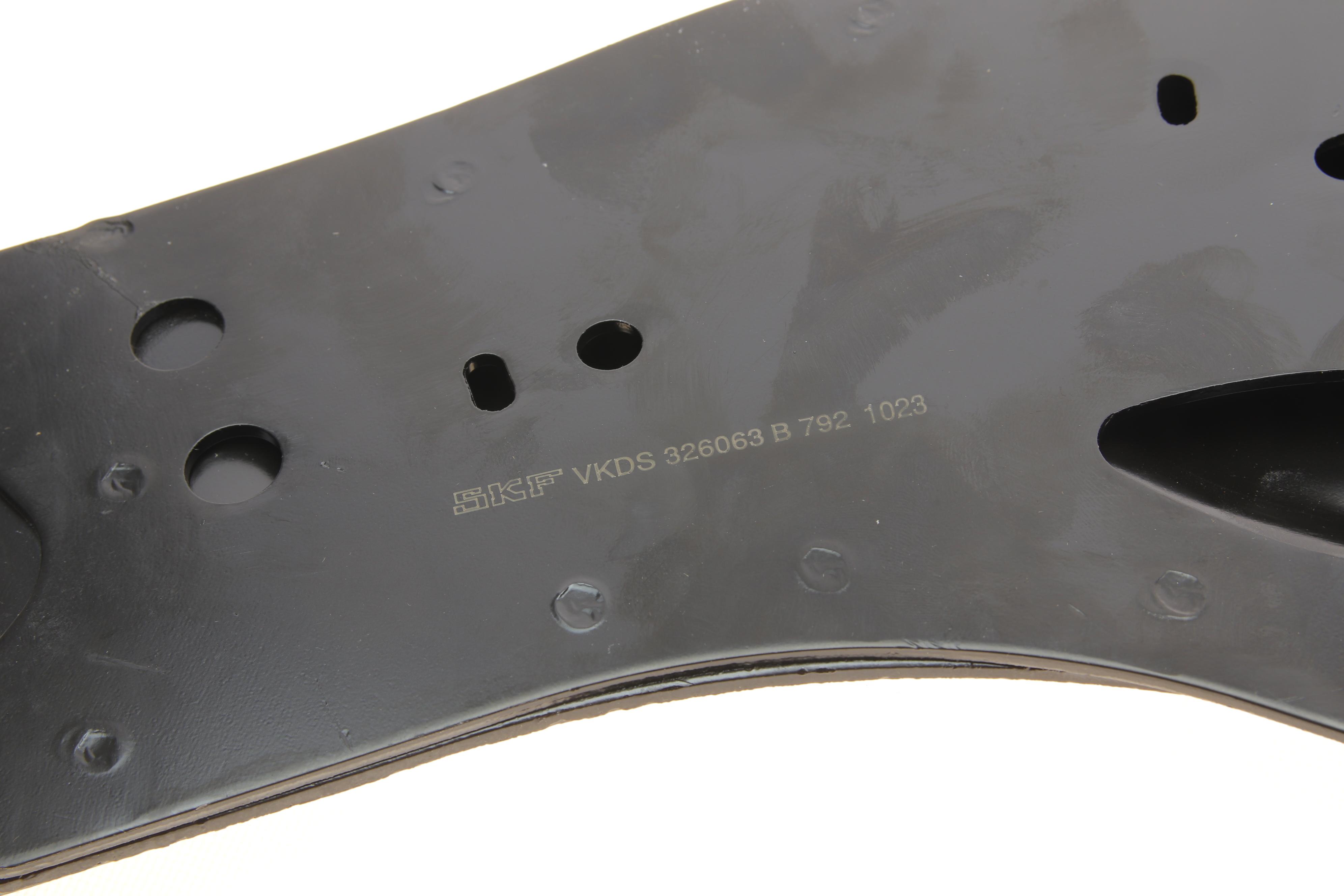 Важіль підвіски (передній/знизу) (L) Renault Trafic II/Opel Vivaro A/Nissan Primastar 01-