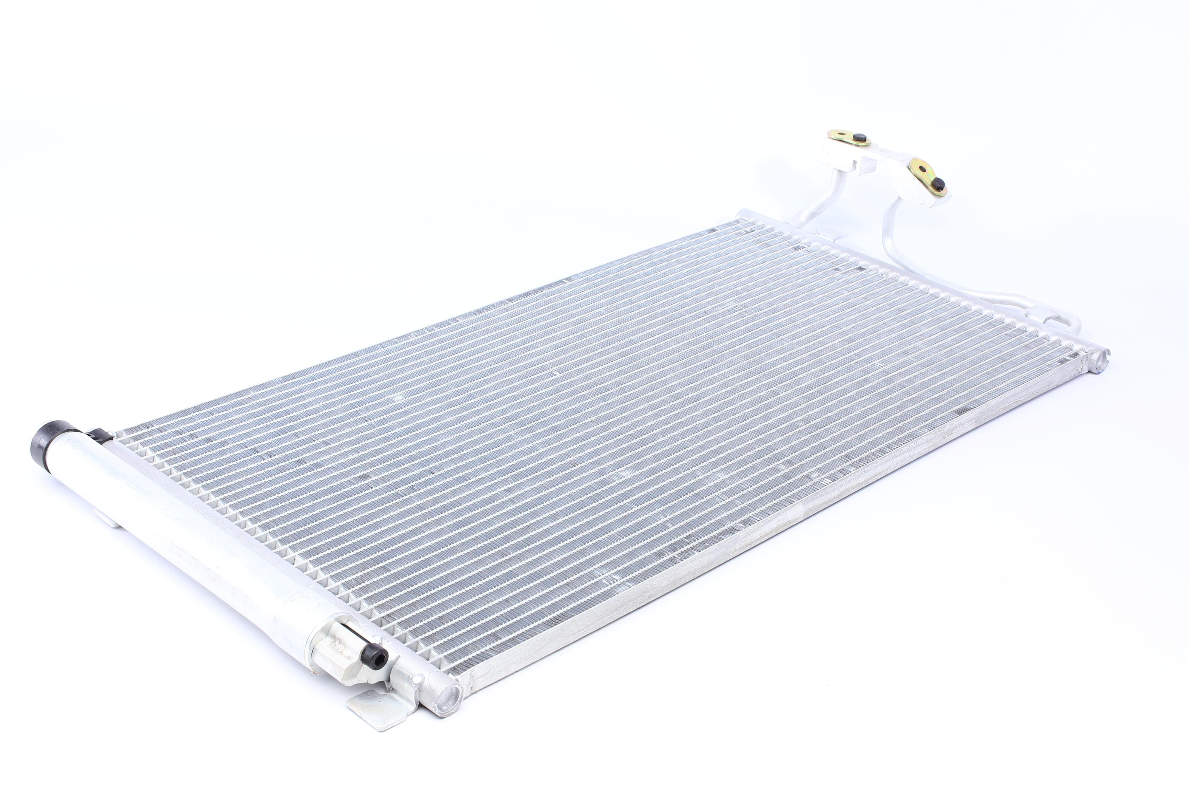 Радіатор кондиціонера BMW 1(F20)/2(F22)/3(F30)/4(F32) 10-