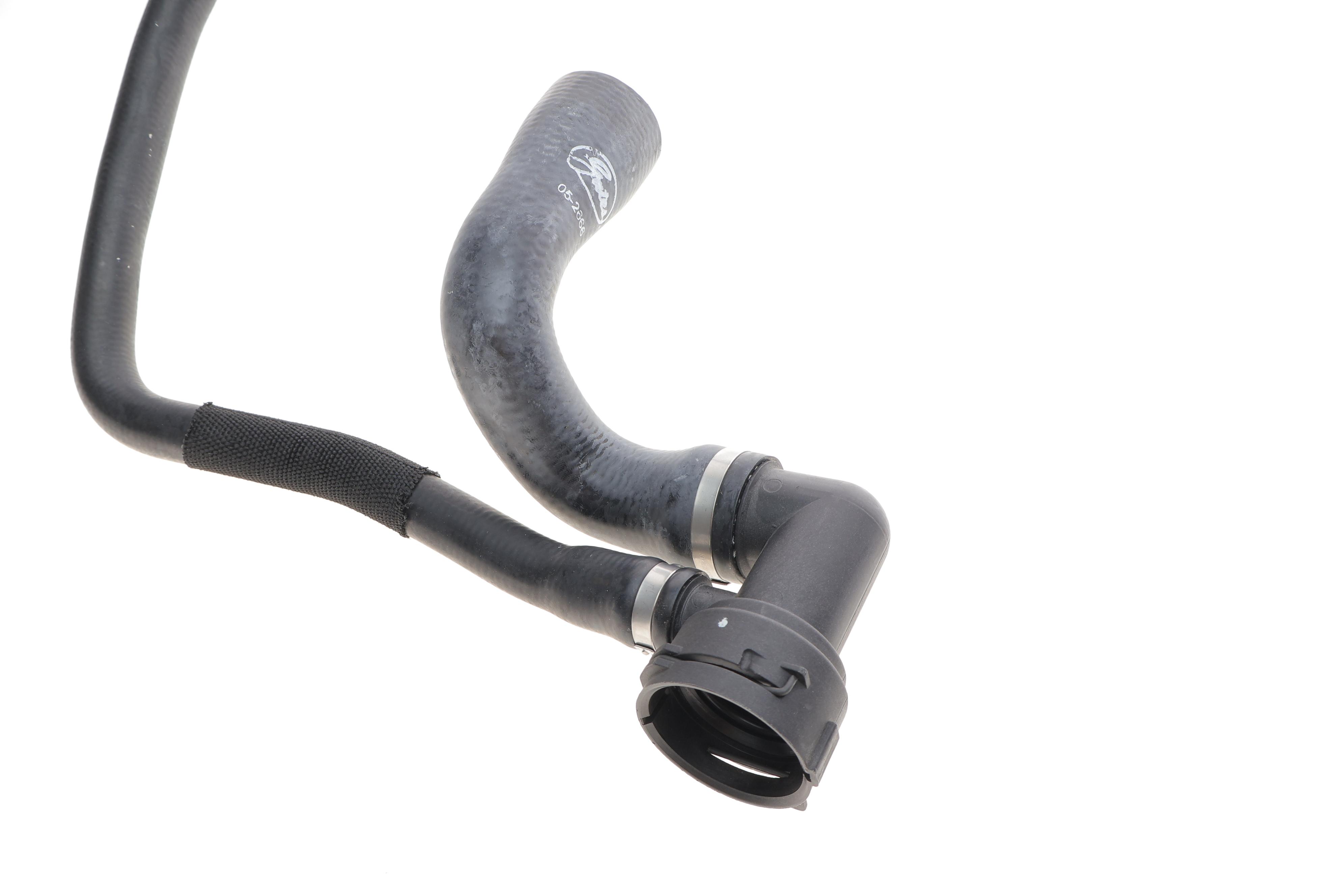 Патрубок системи охолодження (нижній) Opel Astra J 1.6/1.8 09-