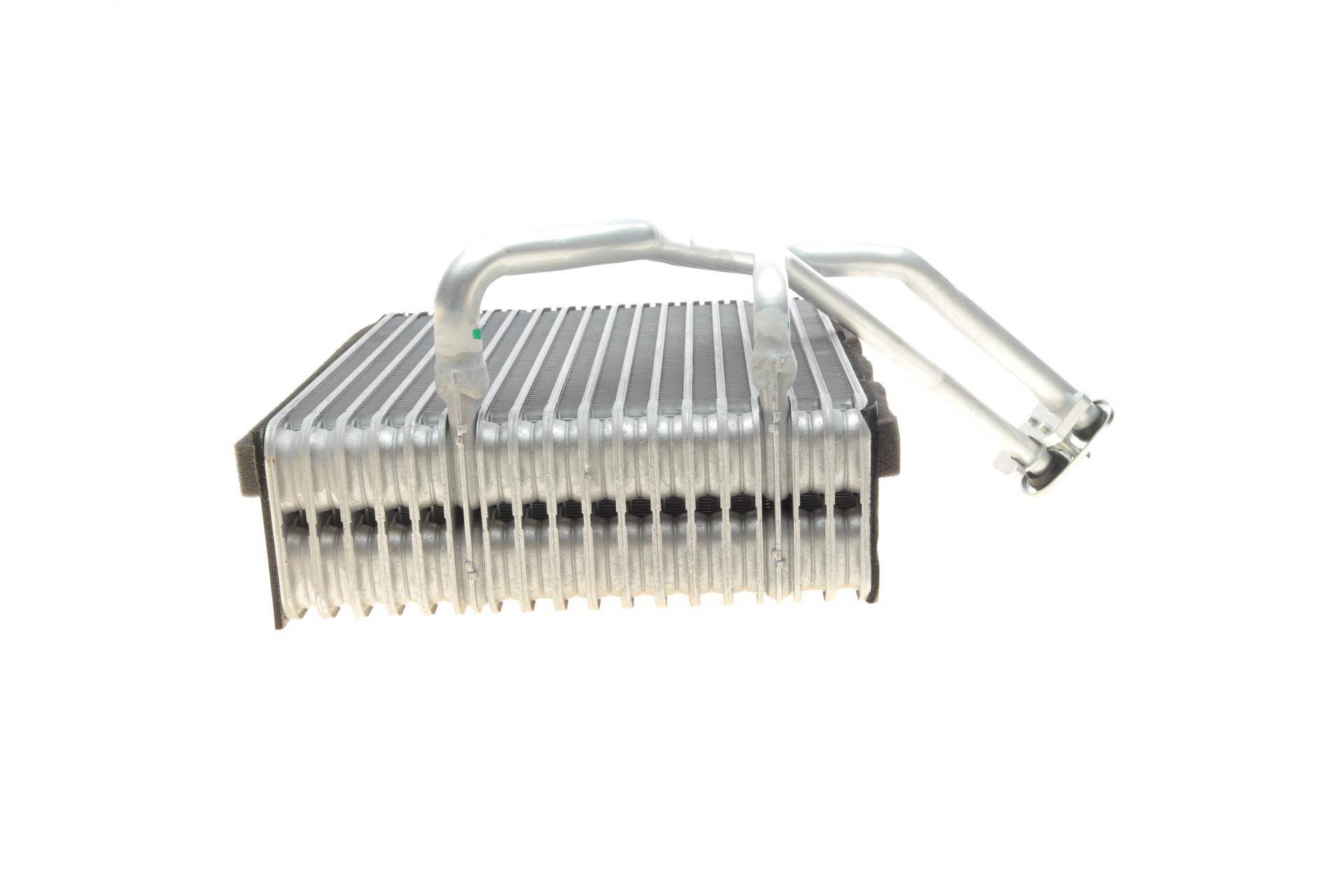 Радіатор кондиціонера VW Golf IV/Polo 1.4-3.2 98-05/Skoda Octavia 2.0 4x4 00-10