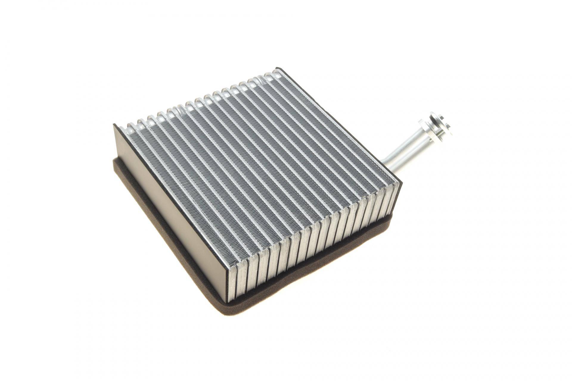 Радіатор кондиціонера VW Golf IV/Polo 1.4-3.2 98-05/Skoda Octavia 2.0 4x4 00-10