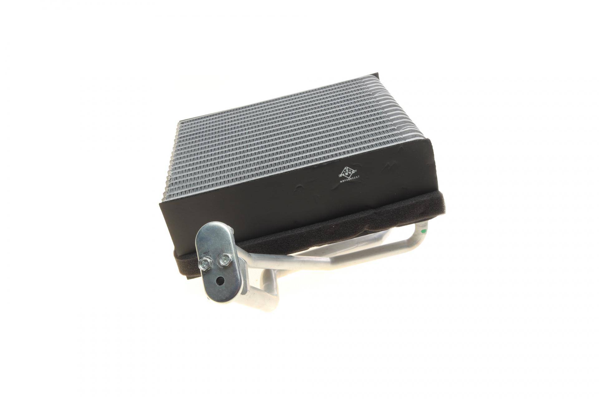 Радіатор кондиціонера VW Golf IV/Polo 1.4-3.2 98-05/Skoda Octavia 2.0 4x4 00-10