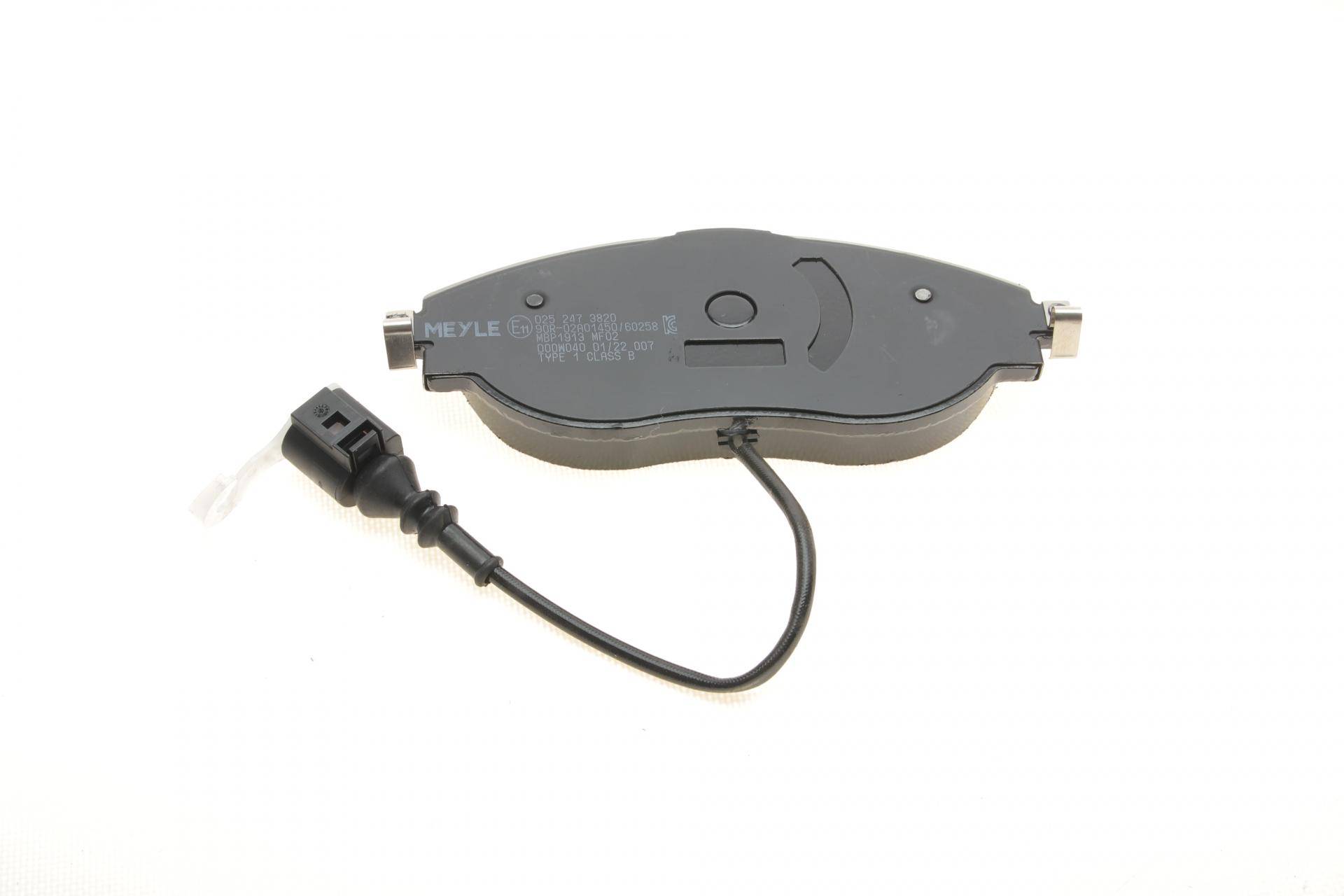 Колодки гальмівні (передні) Audi A3/Skoda Octavia III/VW Passat/Golf 13- (TRW) (з датчиком)