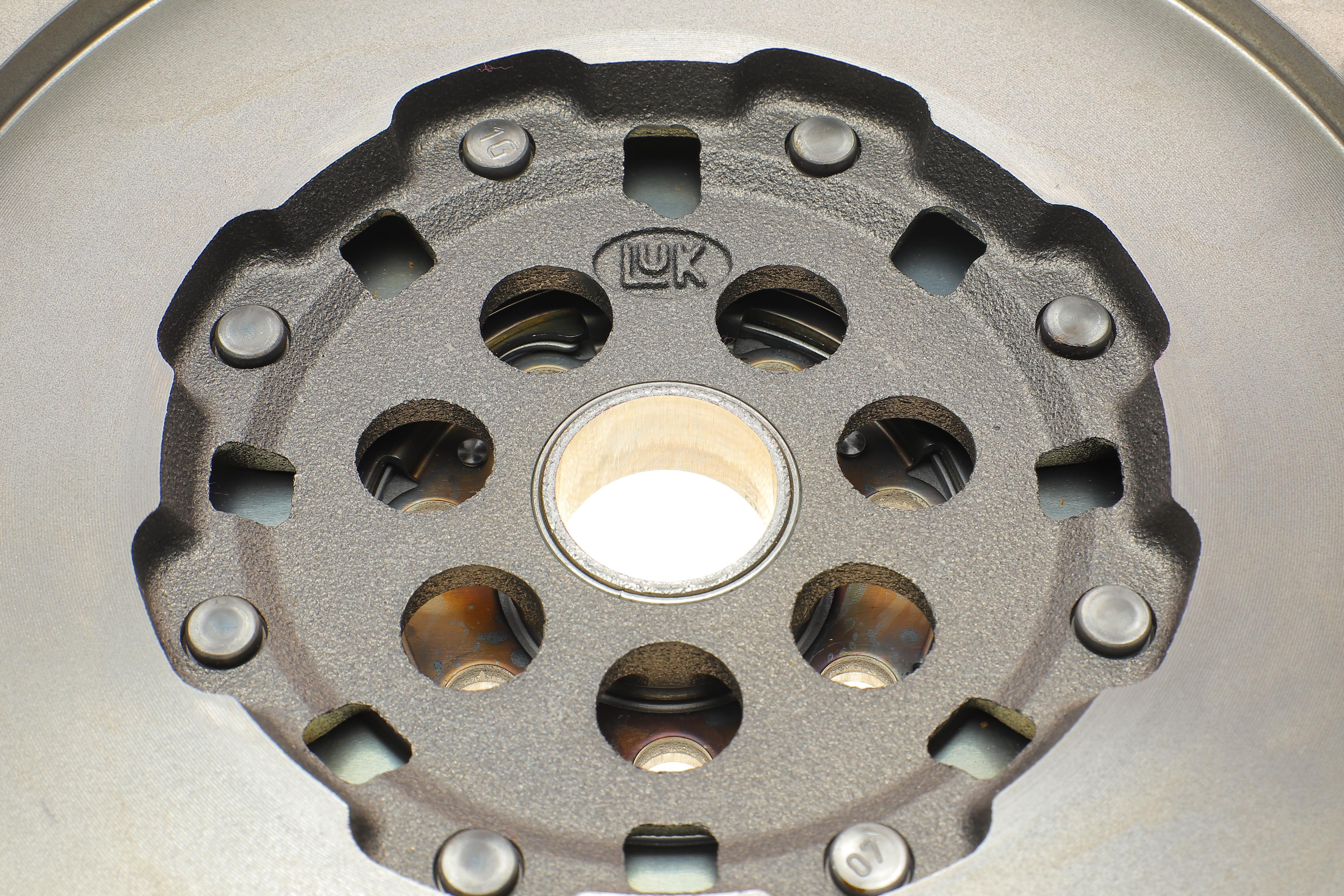 Демпфер зчеплення Mitsubishi Lancer 1.8/Outlander 2.2 DI-D 06-