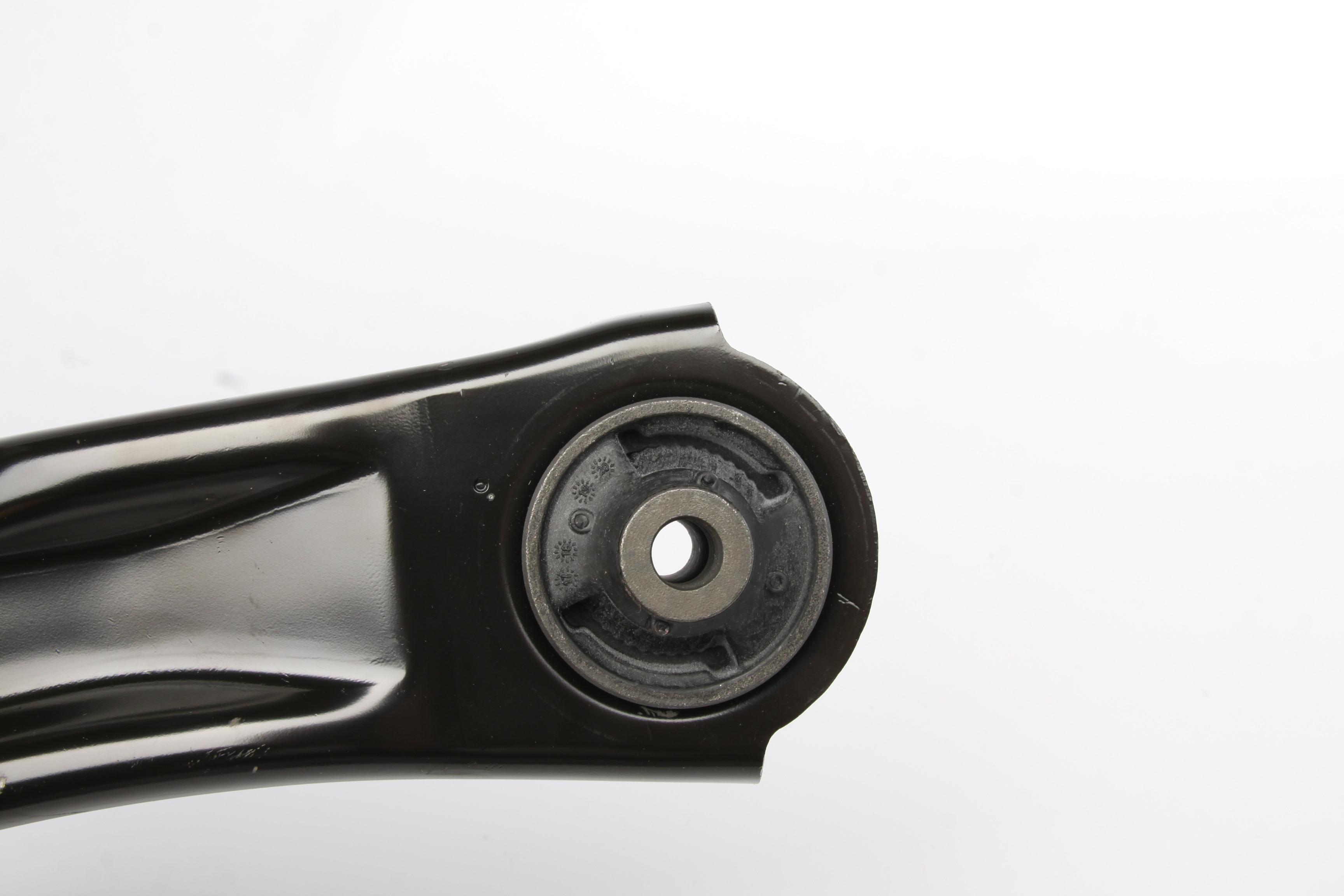 Важіль підвіски (передній) (L) Nissan Qashqai/ X-Trail/Renault Koleos 07-