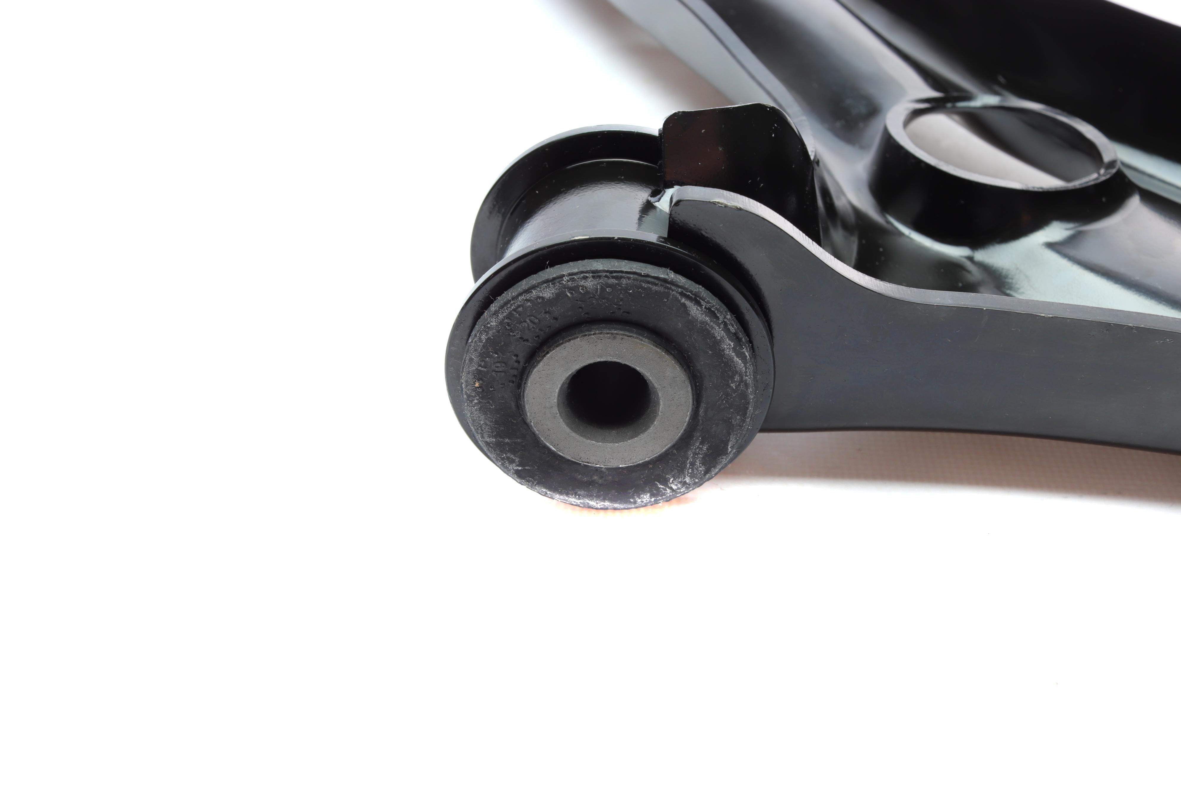 Важіль підвіски (передній/знизу) (R) VW Passat 10-