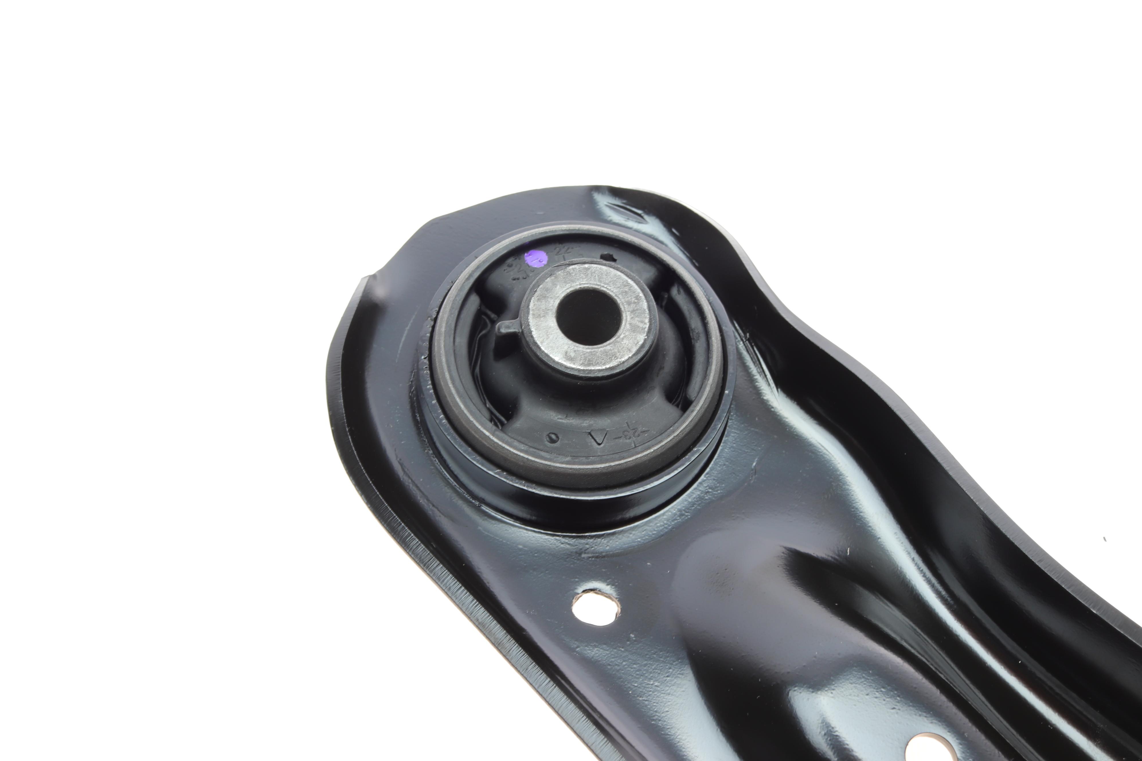 Важіль підвіски (передній/знизу) (R) VW Passat 10-