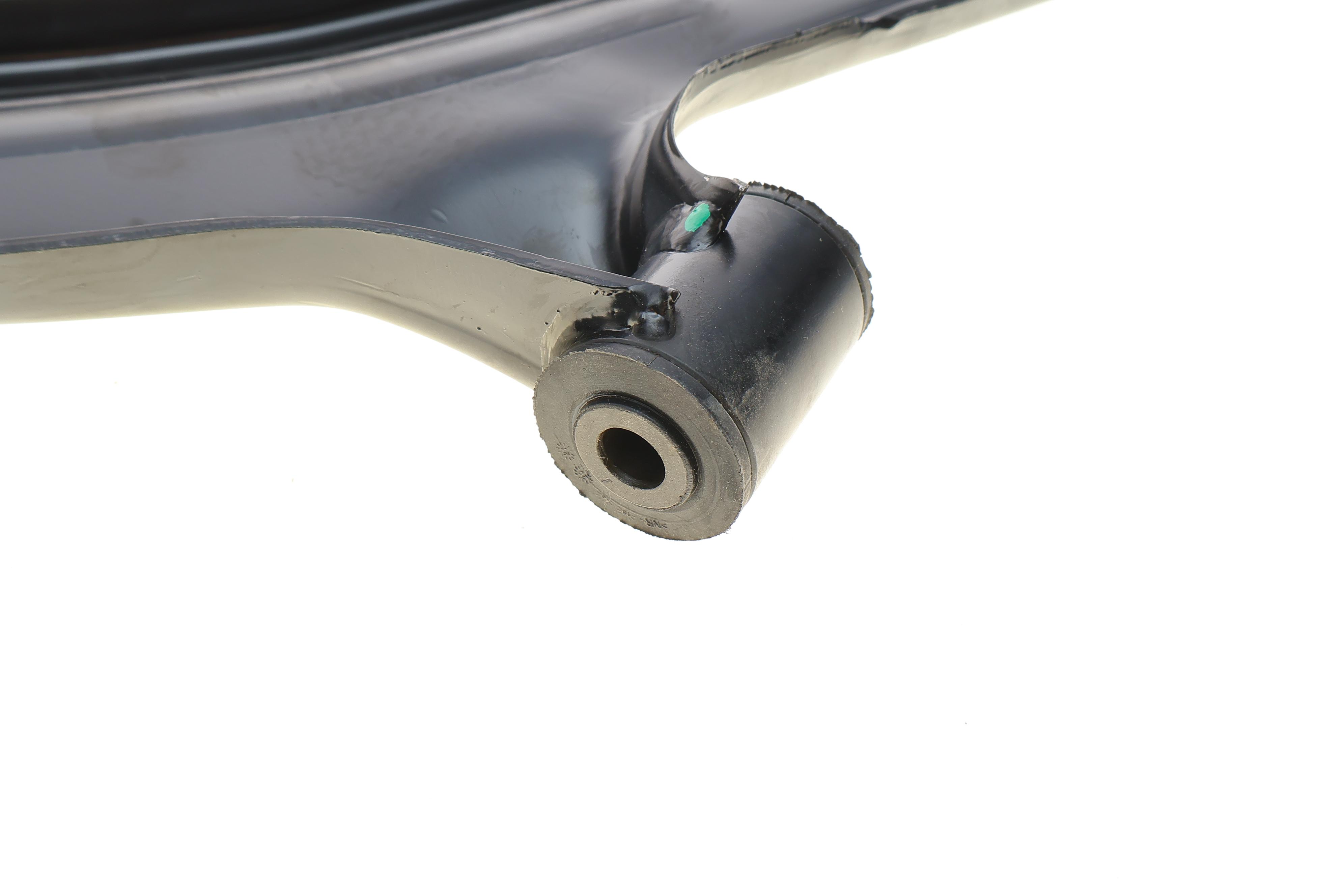 Важіль підвіски (передній/знизу) (L) Nissan Micra/Note 03- (з кульовою)