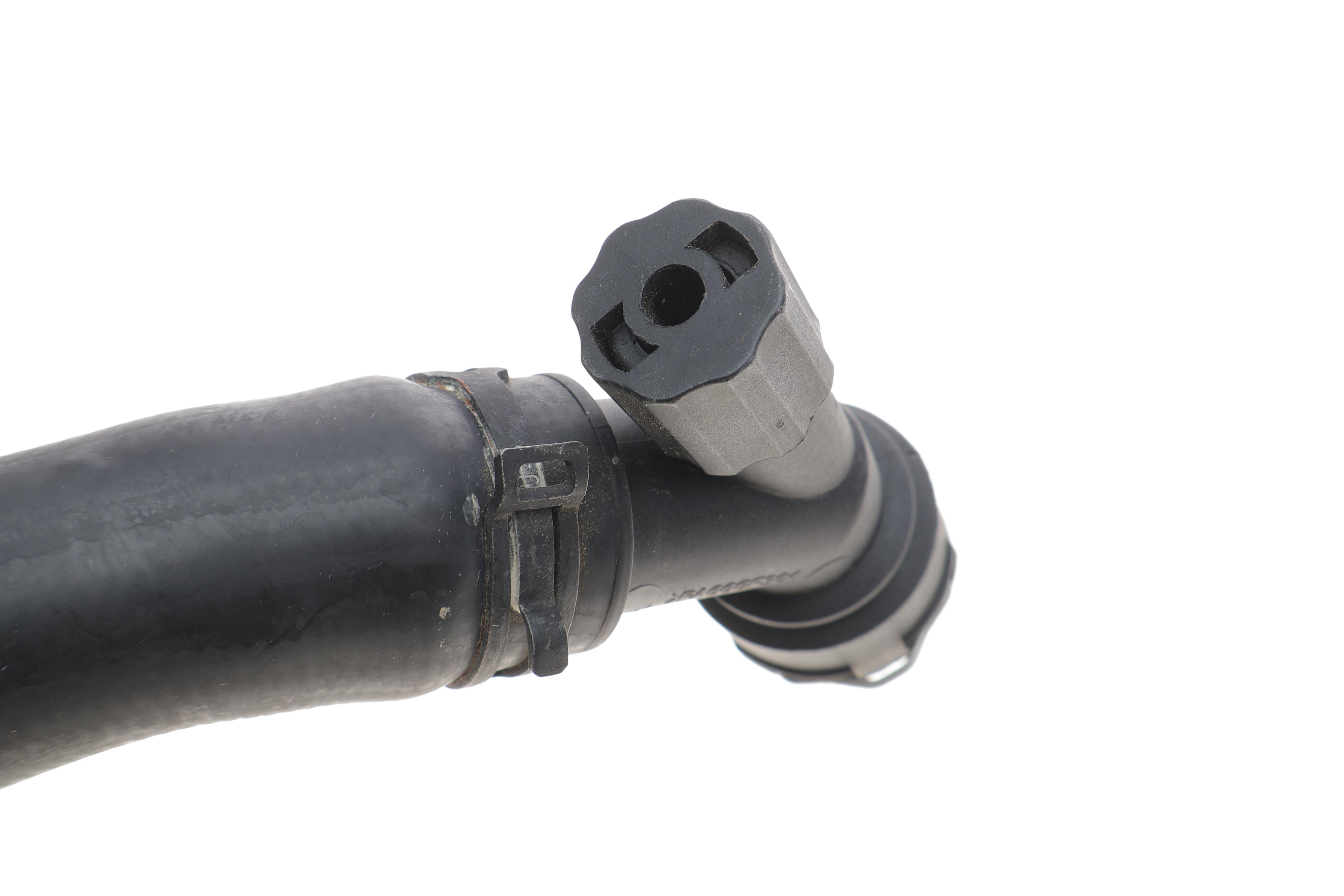 Патрубок системи охолодження VW Polo 1.2 01-10