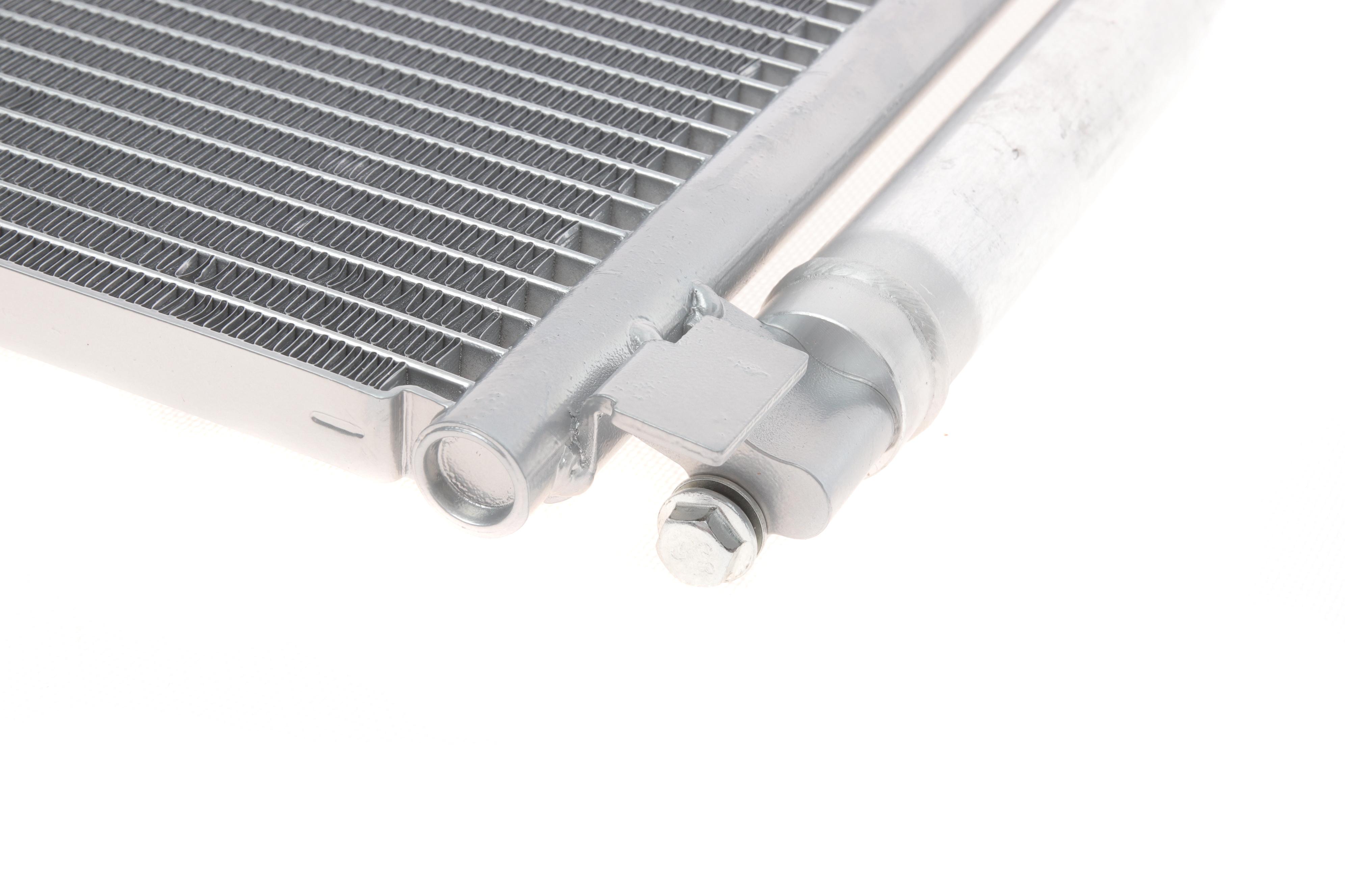 Радіатор кондиціонера BMW 1 (F20/F21)/3 (F30/F80) 11- B37/B38/B47/B48/B58/N13/N20/N26/N47/N55