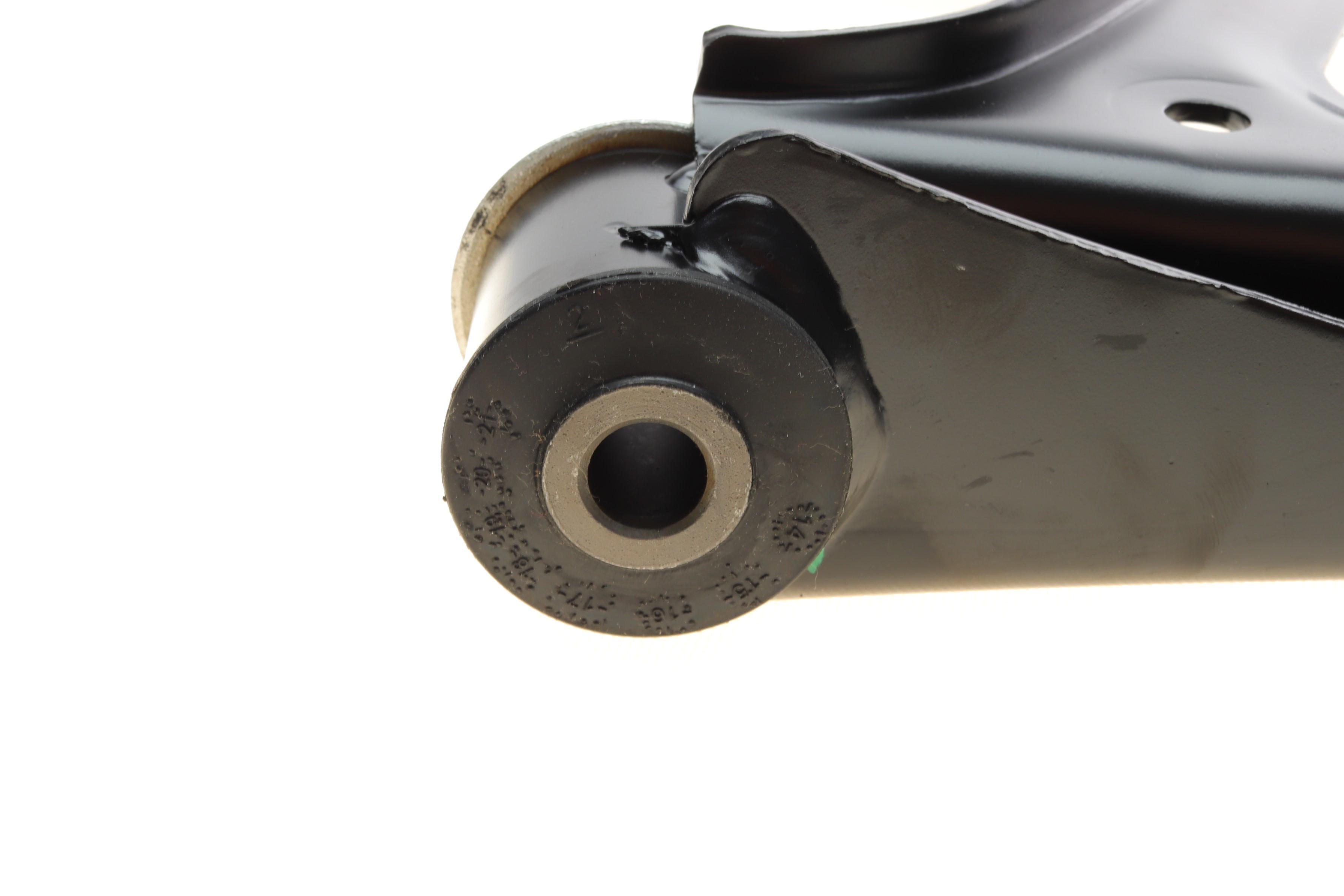 Важіль підвіски (задній/знизу) (L) Audi Q7/VW Touareg/Porsche Cayenne 02-18