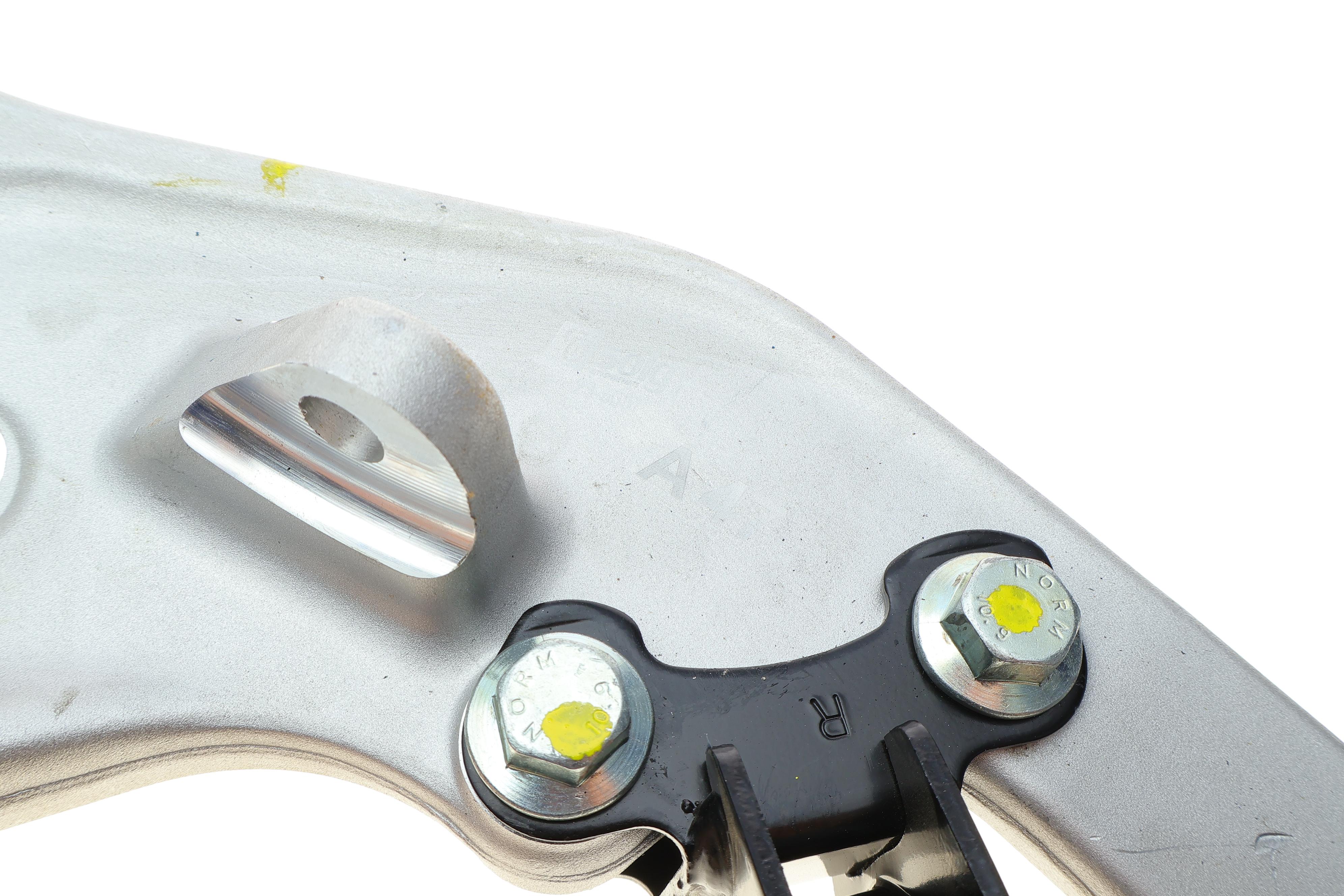 Важіль підвіски (передній) (R) Nissan X-Trail 01-13