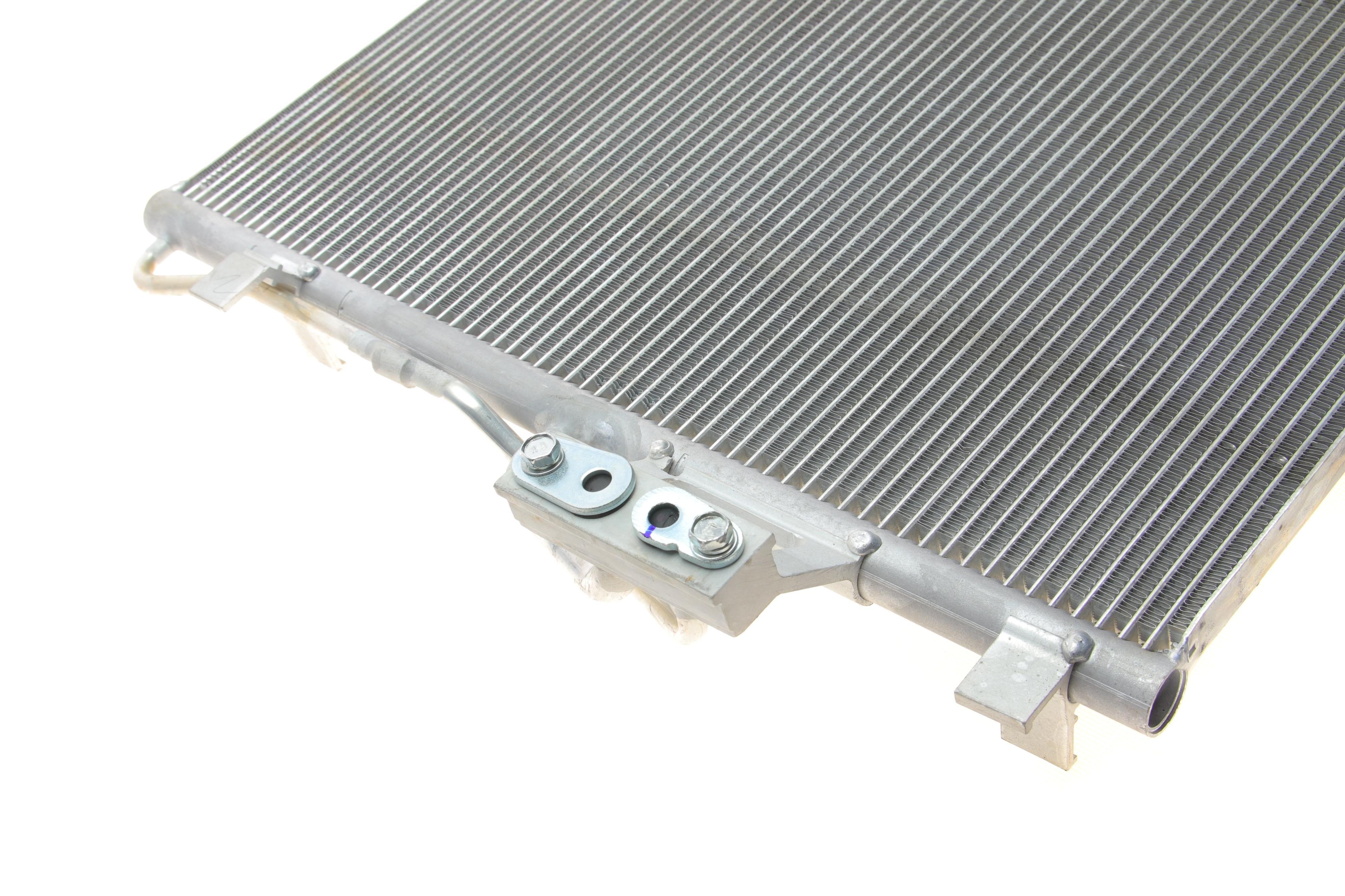 Радіатор кондиціонера (з осушувачем) Hyundai Santa Fe II 2.0/2.2CRDi 06-12