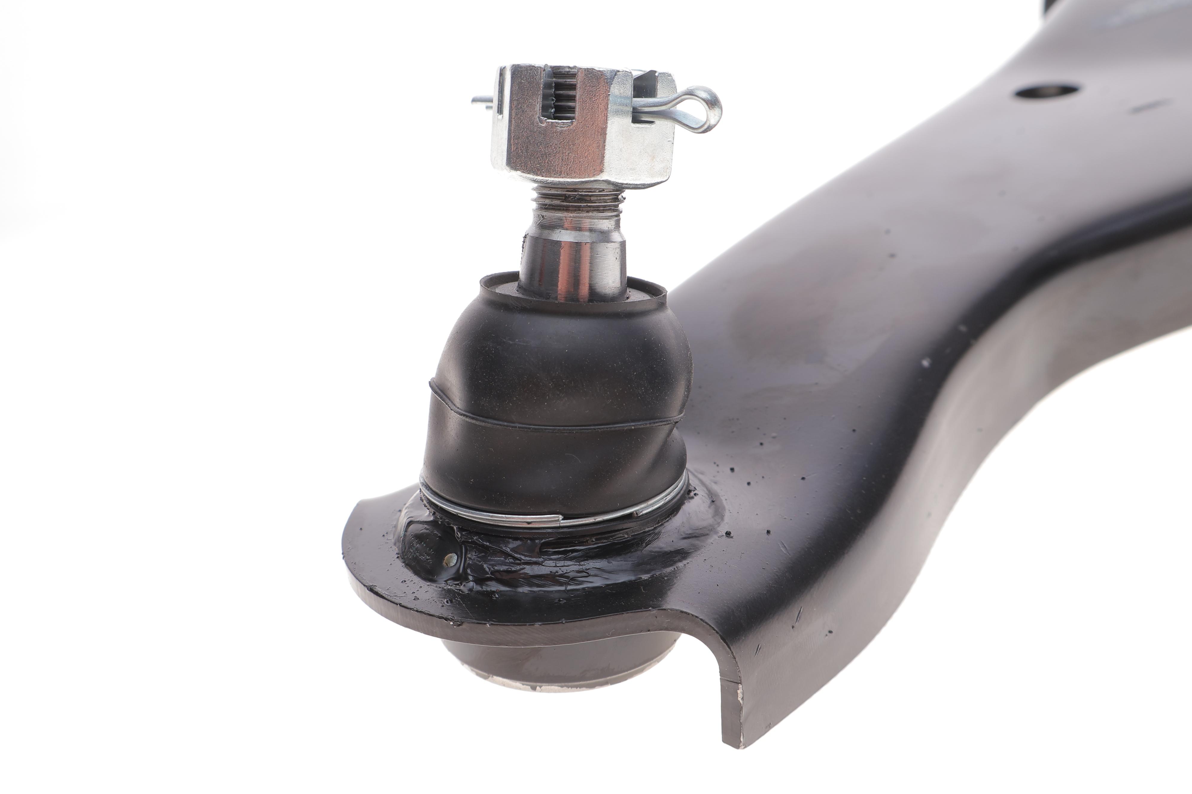 Важіль підвіски (передній) (L) Suzuki Grand Vitara 05-15