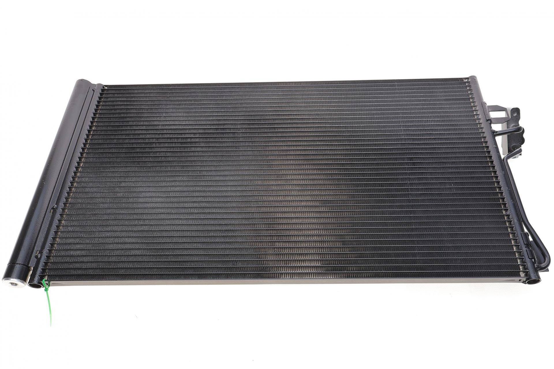 Радіатор кондиціонера MB Vito (W639) 2.2CDI 03-08 (кріплення на 2 шпильки)
