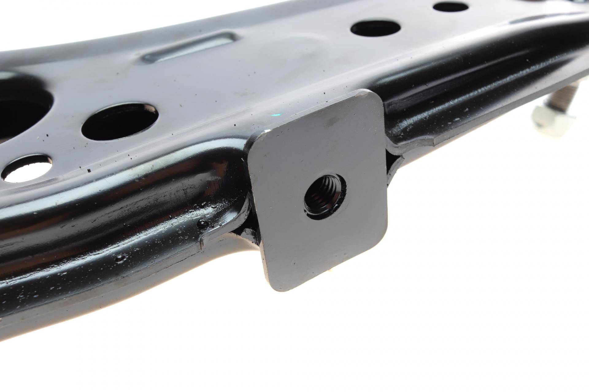 Важіль підвіски (передній/знизу) (R) VW Golf IV 1.0-2.8 V6 97-08 (з кульовою)