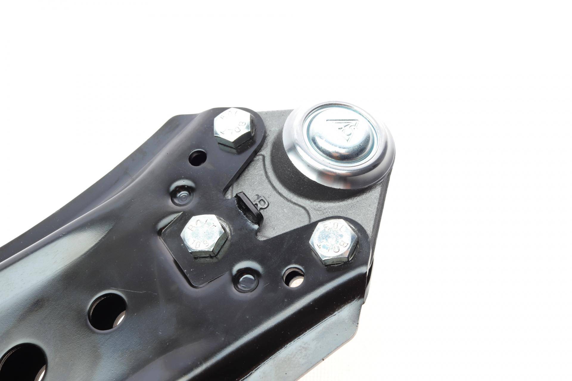 Важіль підвіски (передній/знизу) (R) VW Golf IV 1.0-2.8 V6 97-08 (з кульовою)