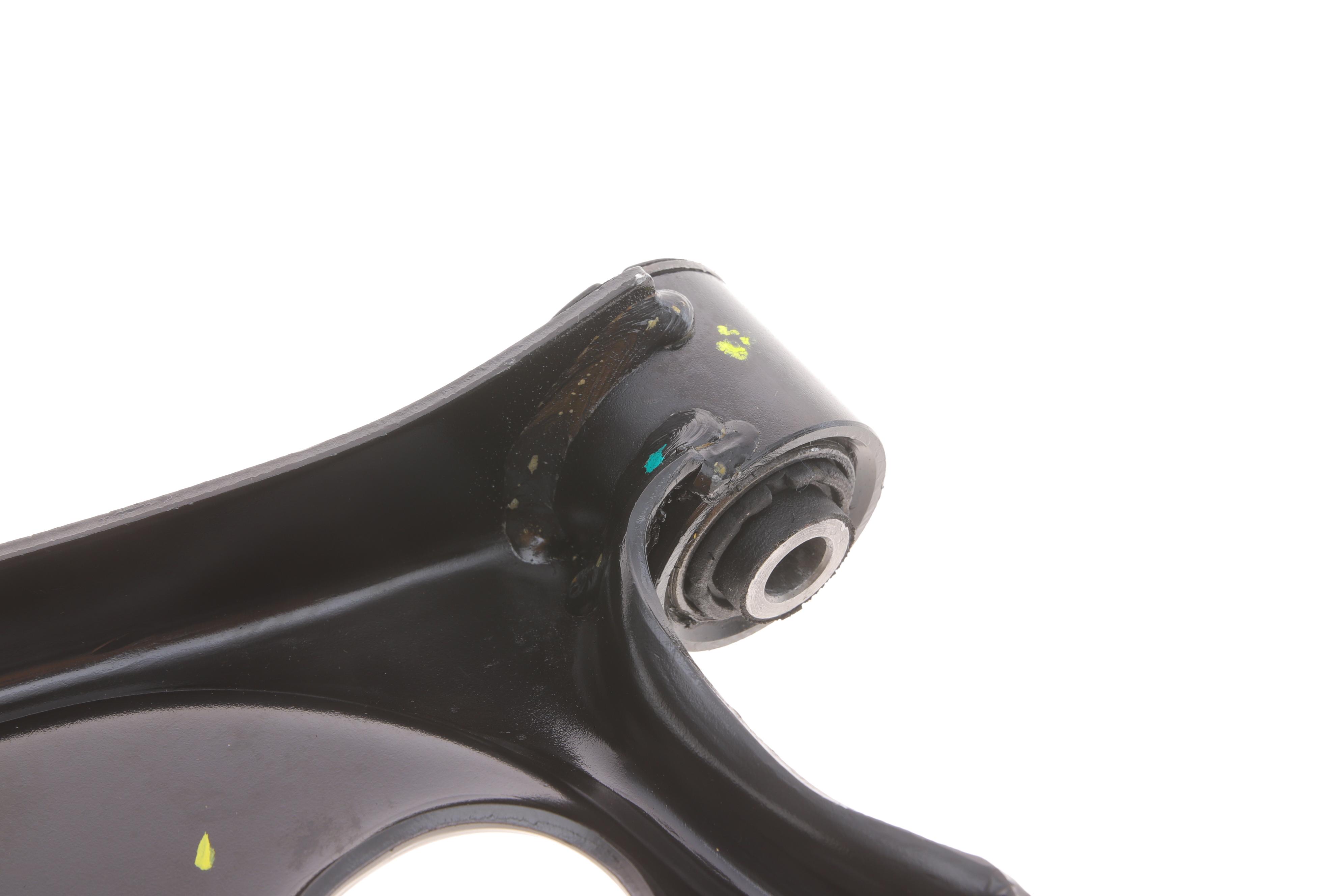 Важіль підвіски (передній/знизу) (R) Hyundai Tucson/Kia Sportage 15-