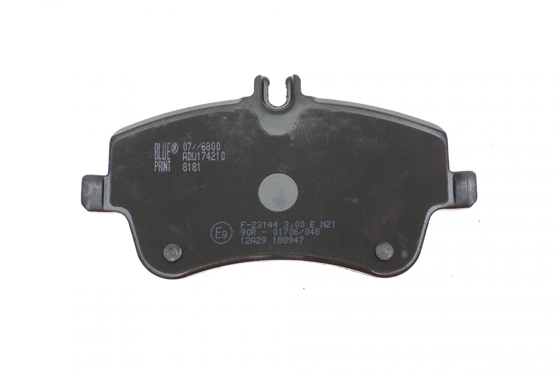 Колодки гальмівні (передні) MB C-class (W203/CL203/S203) 00-11