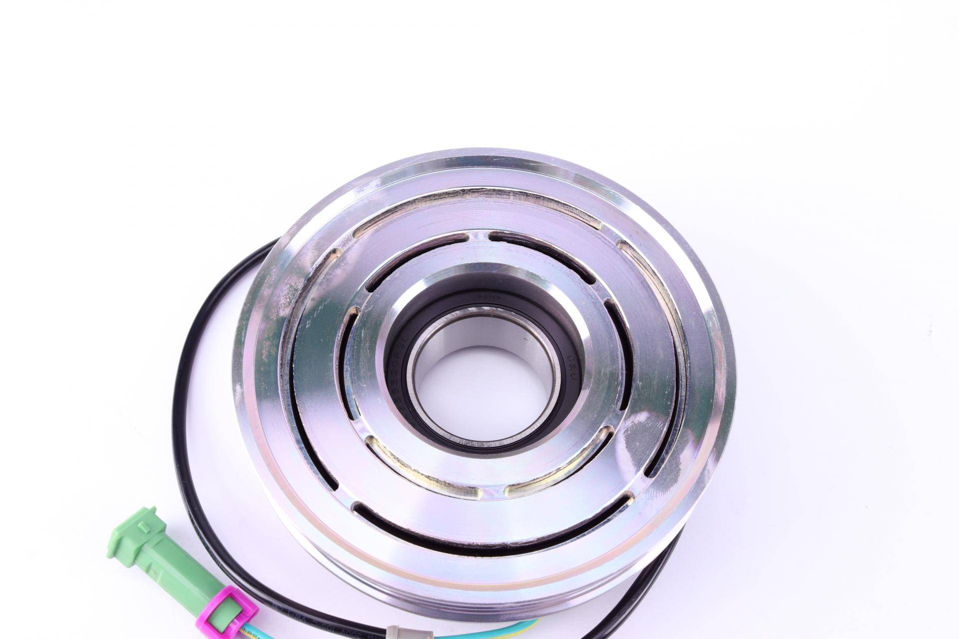 Шків компресора кондиціонера VW Passat/Audi A4/A6 96-05