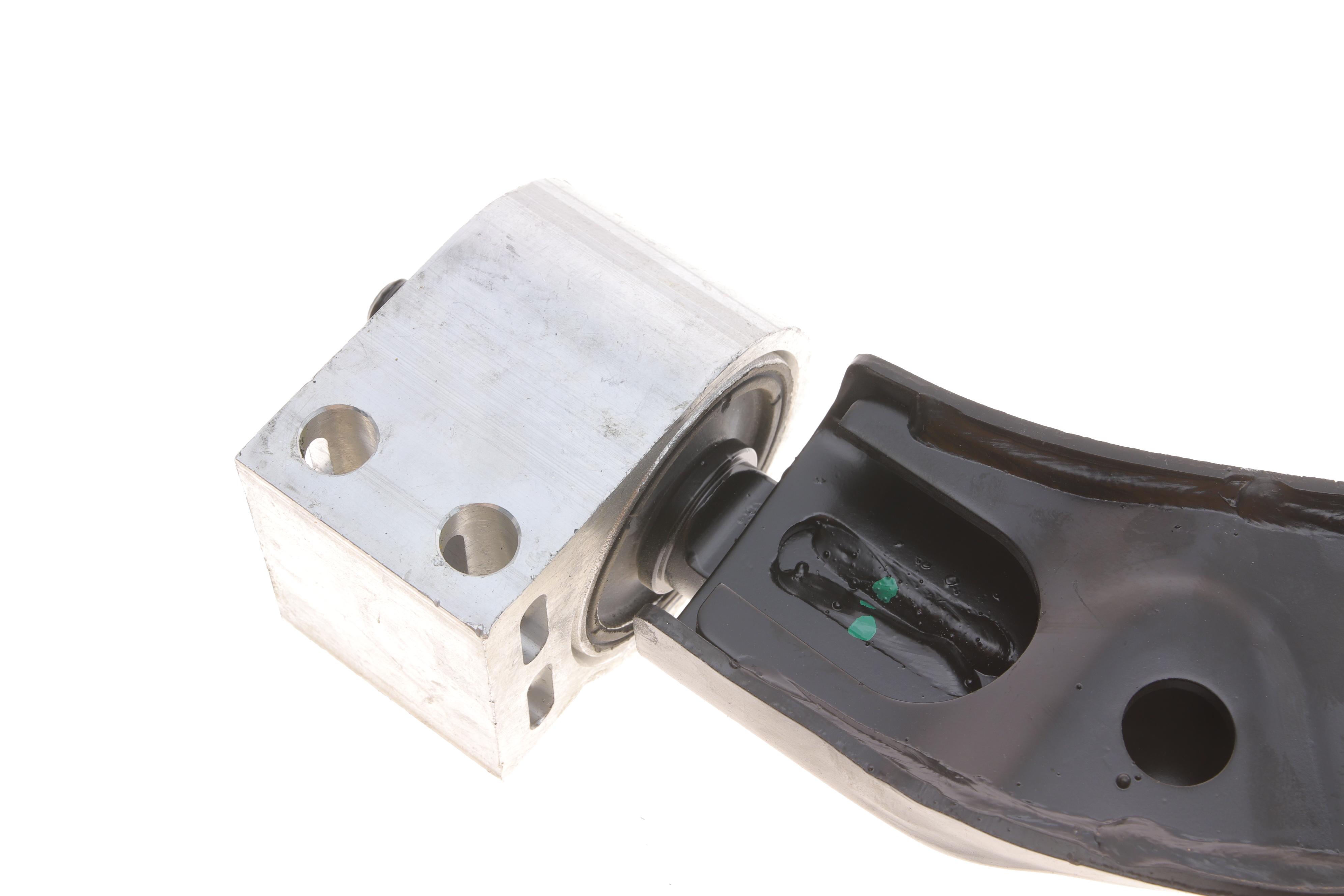 Важіль підвіски (передній/знизу) (R) Chevrolet Captiva/Opel Antara 06-