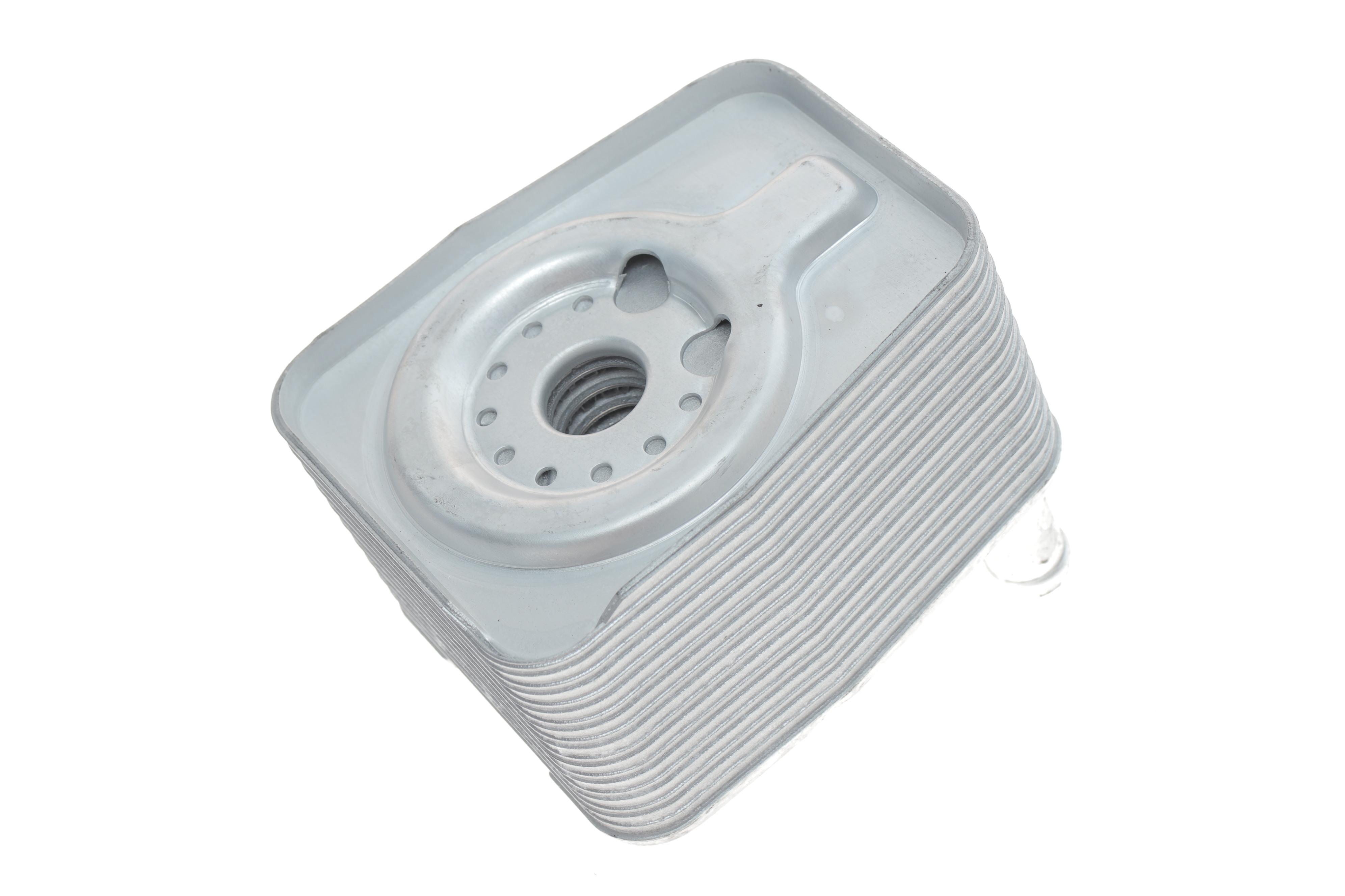 Радиатор масляный VW Caddy III 2.0 TDI 07-10/T4 3.2 V6 03-09 (теплообменник)