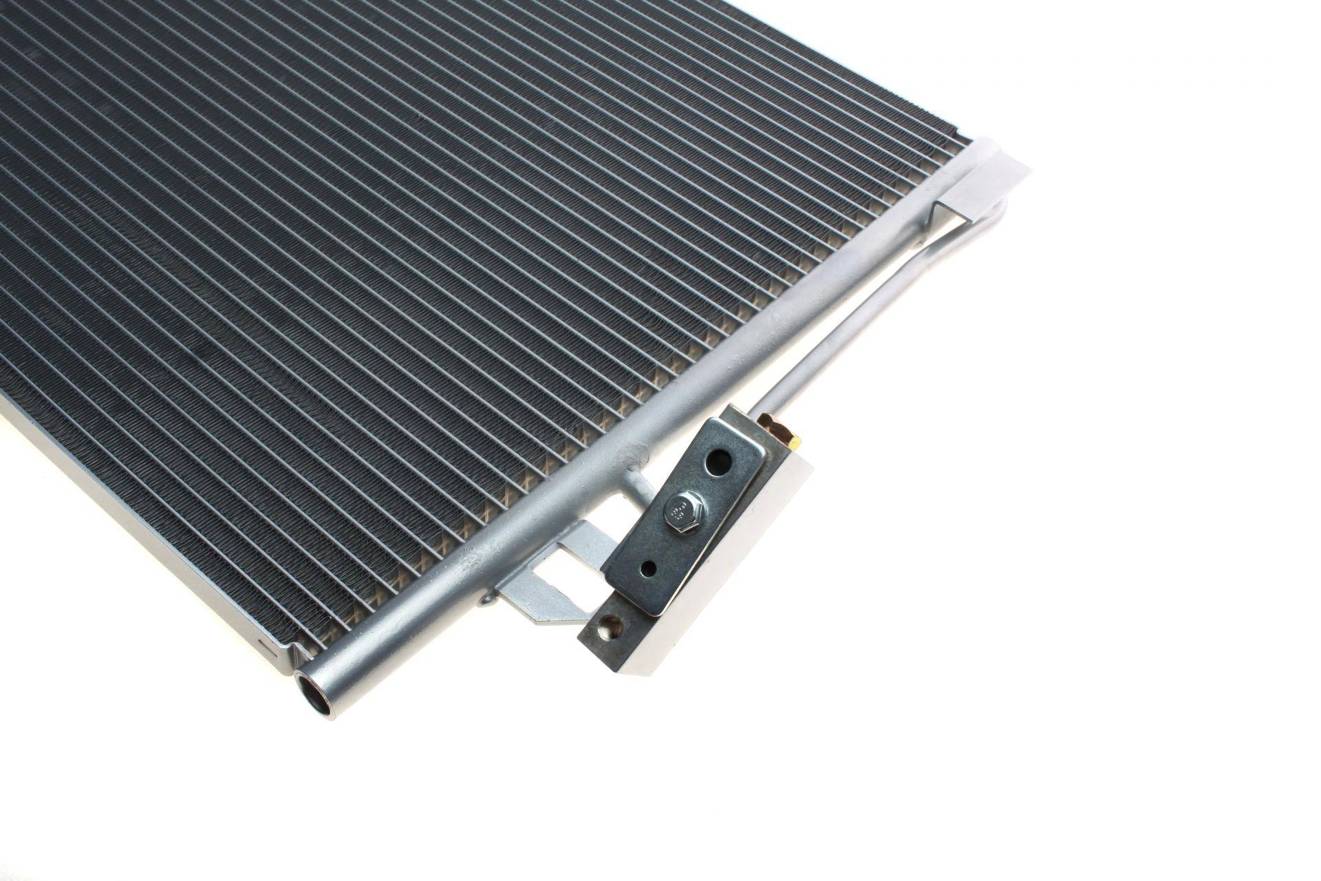 Радіатор кондиціонера MB Vito (W639) 2.2CDI 03-08 (сис-ма конд. з ручним управлінням)