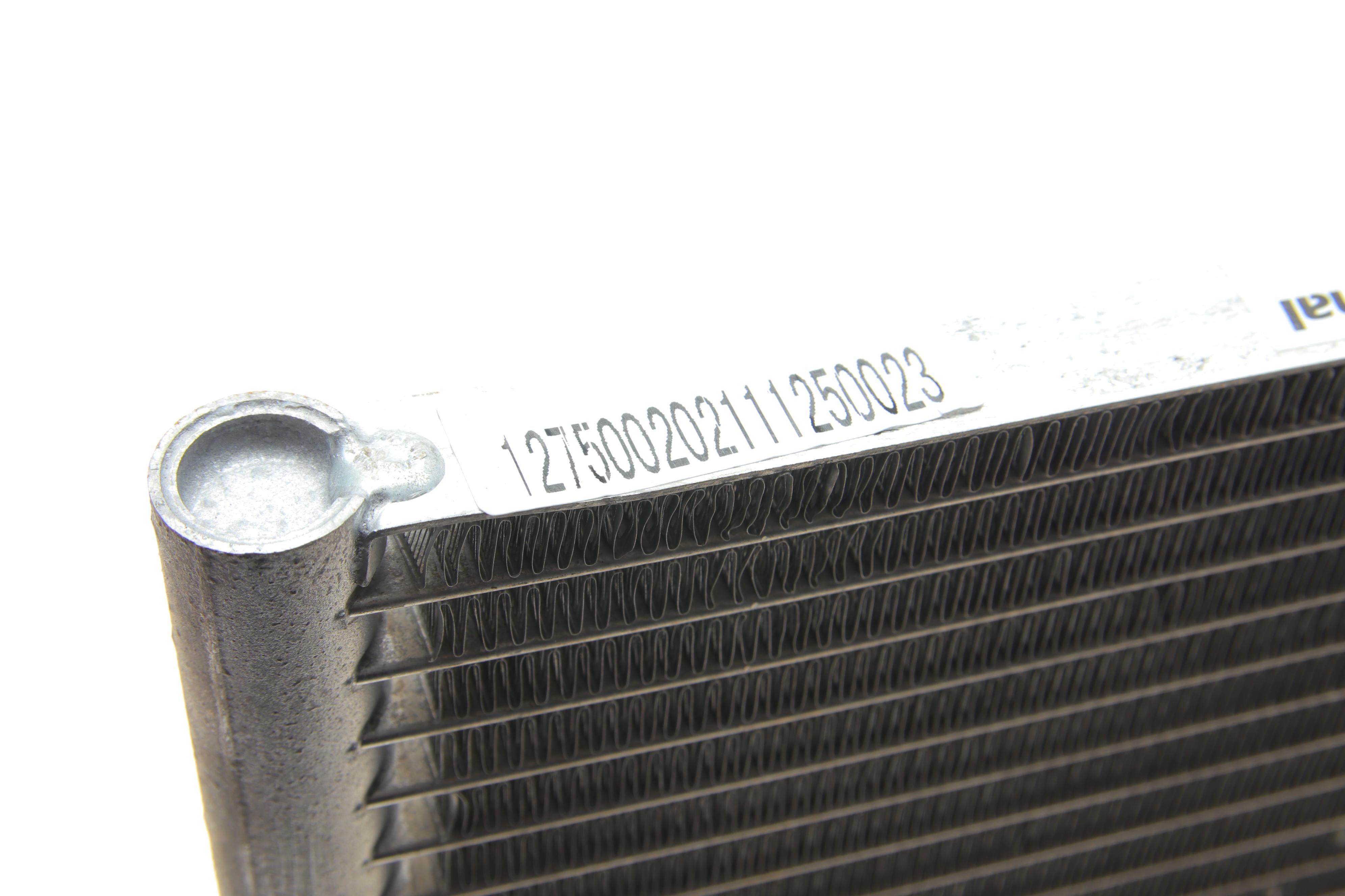 Радіатор кондиціонера Renault Trafic 2,0/2.5dci