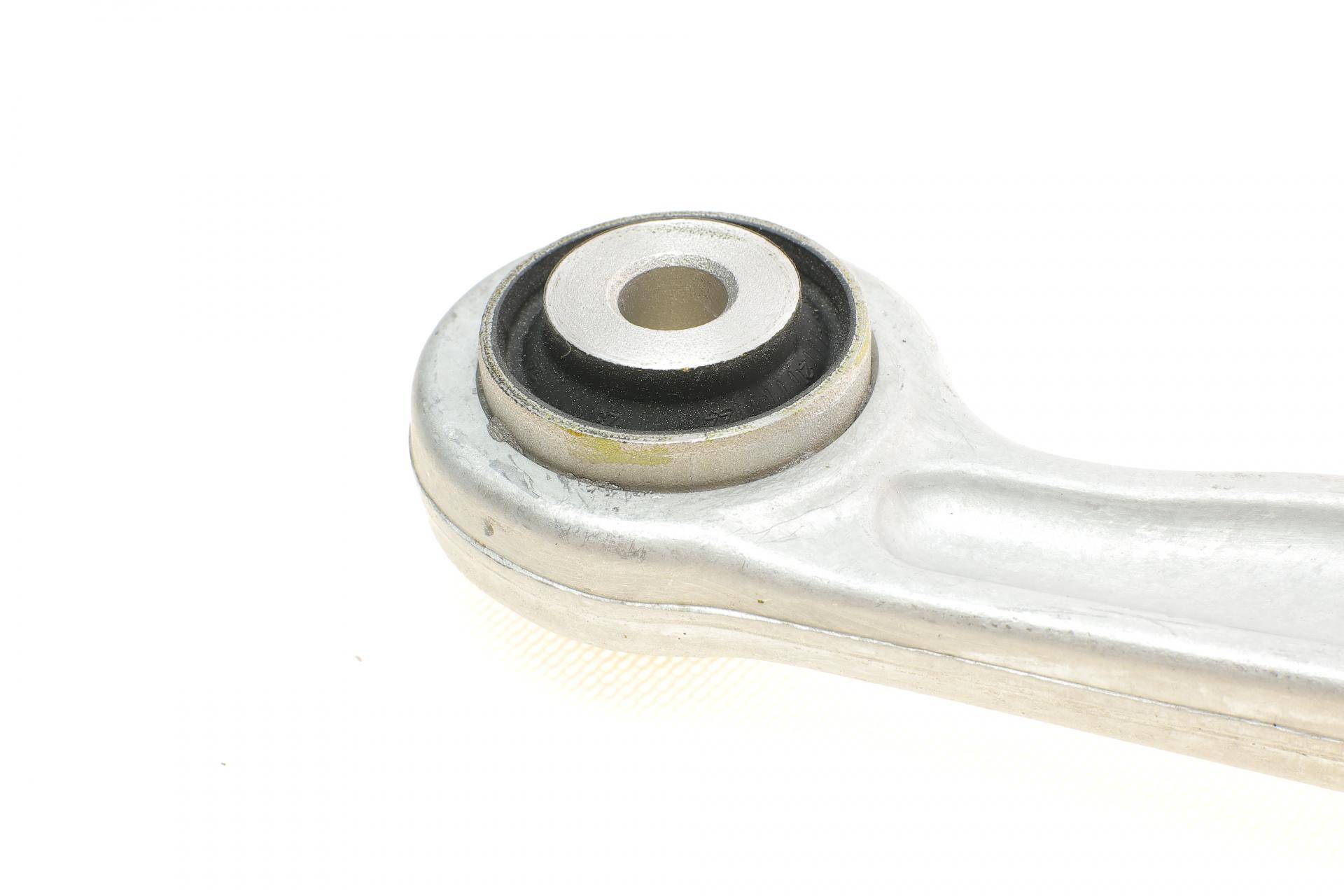 Важіль підвіски (задній/зверху/спереду) (R) MB C-class (W204/W205)/E-class (W212/W213) 07-