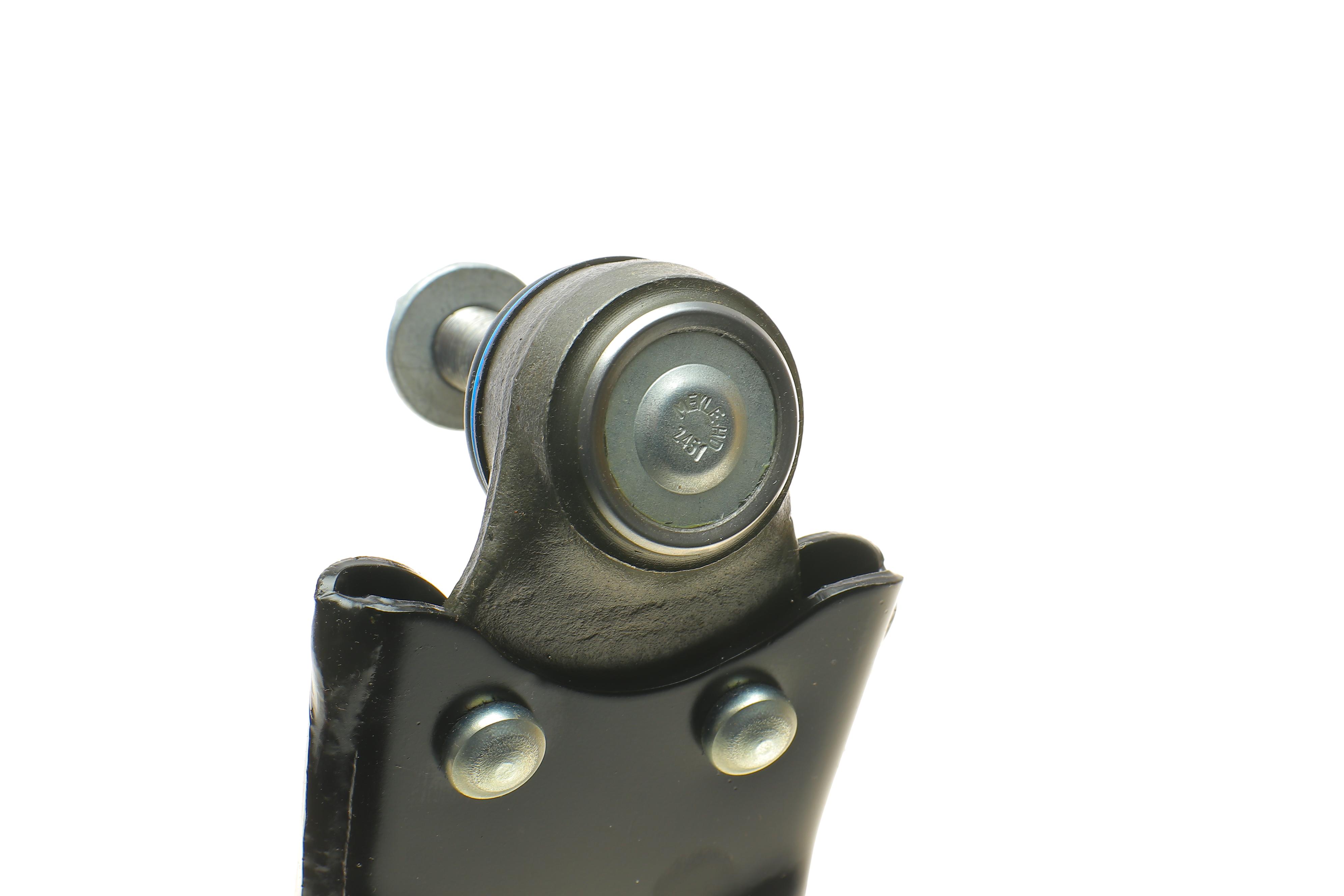 Важіль підвіски (передній/знизу) (R) Ford C-Max 07-10/Focus/Volvo C30/C70/S40/V50 04-12 (з кульовою)