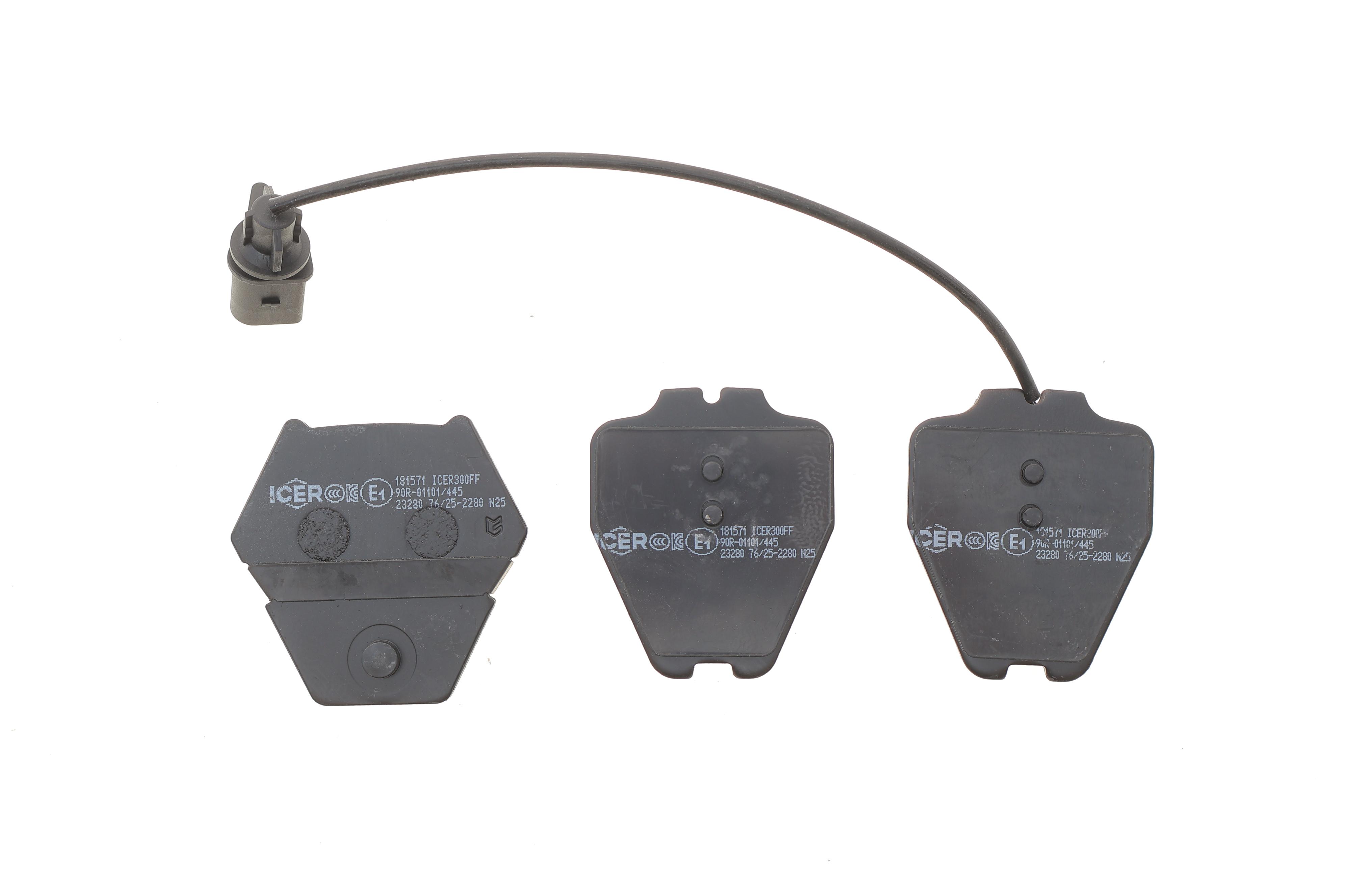 Колодки тормозные (передние) Audi A4 97-01/A6 97-05/VW Passat B5 00-05/Phaeton 02-08 (+датчики)