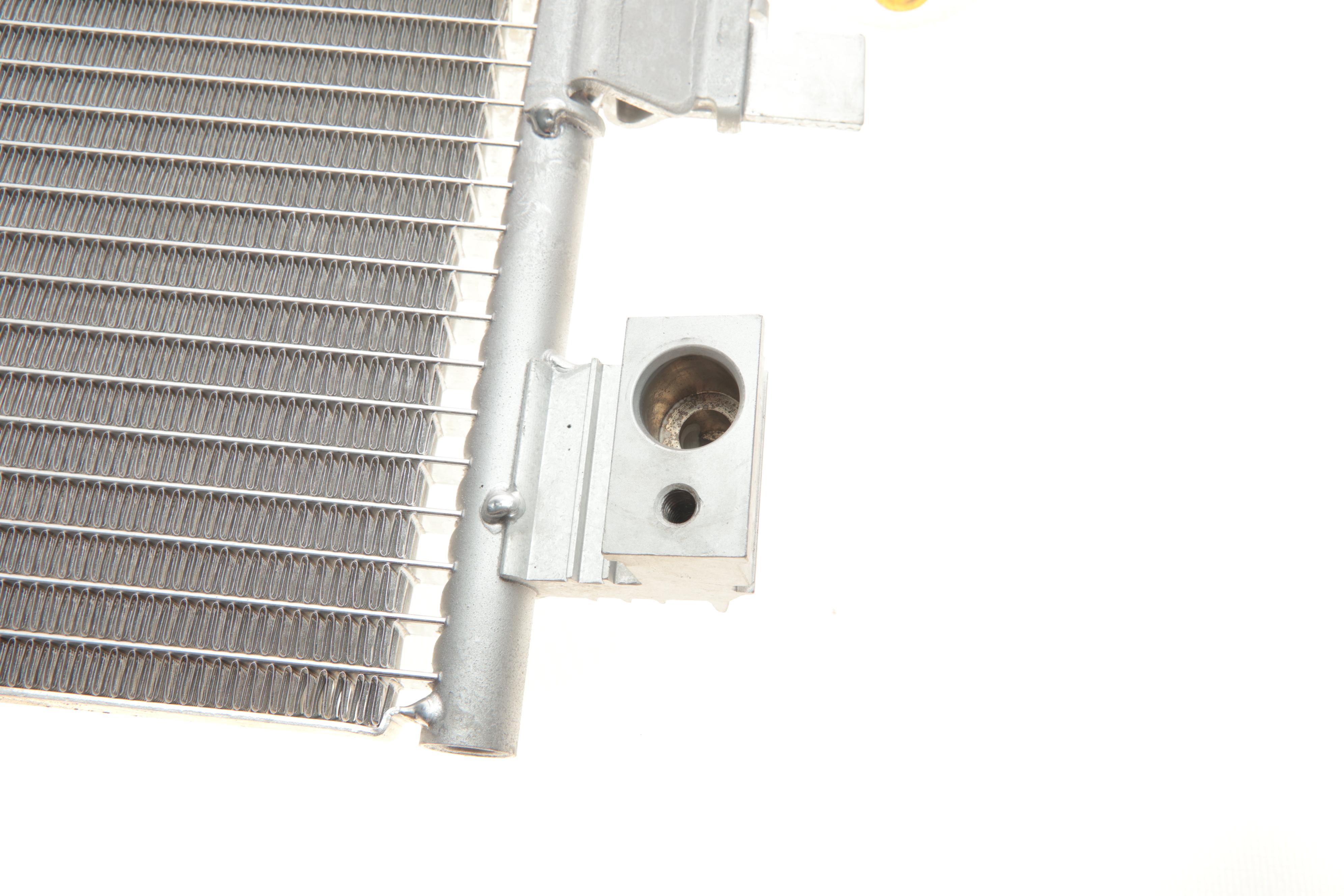 Радіатор кондиціонера Nissan Qashqai 1.6dCi 11-13