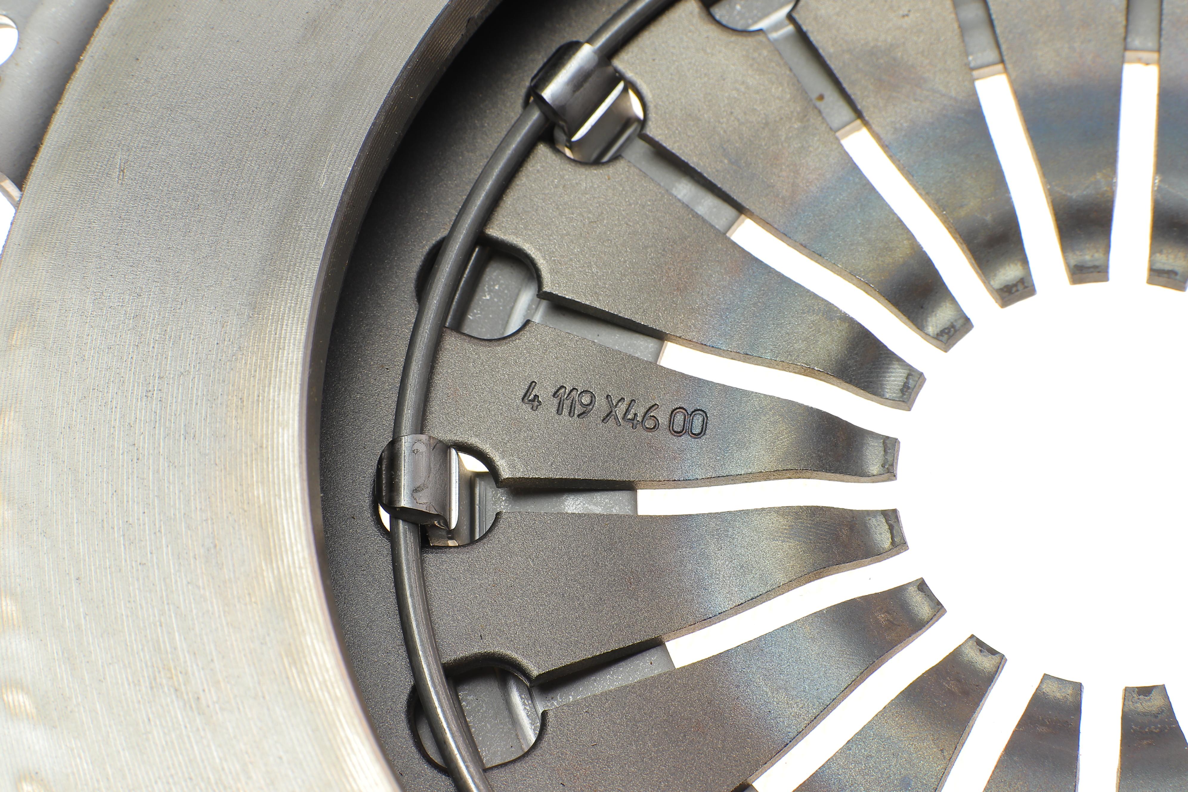 Комплект зчеплення Ford Escort 1.5 Ti/Fiesta 1.6 Ti 08- (d=220mm) (+вижимний)