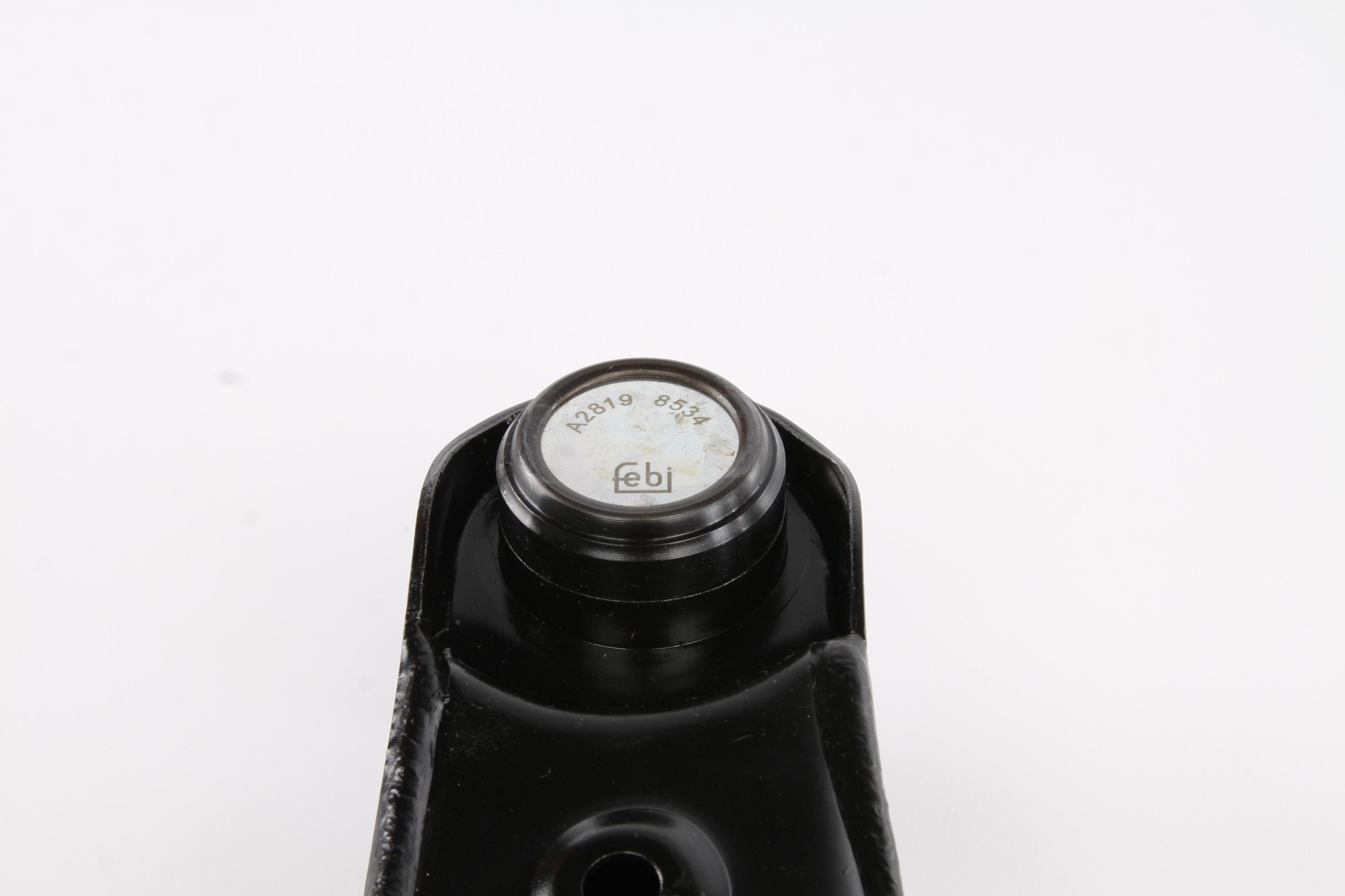 Важіль підвіски (передній) (L) Mitsubishi Lancer VII 03- (з кульовою)