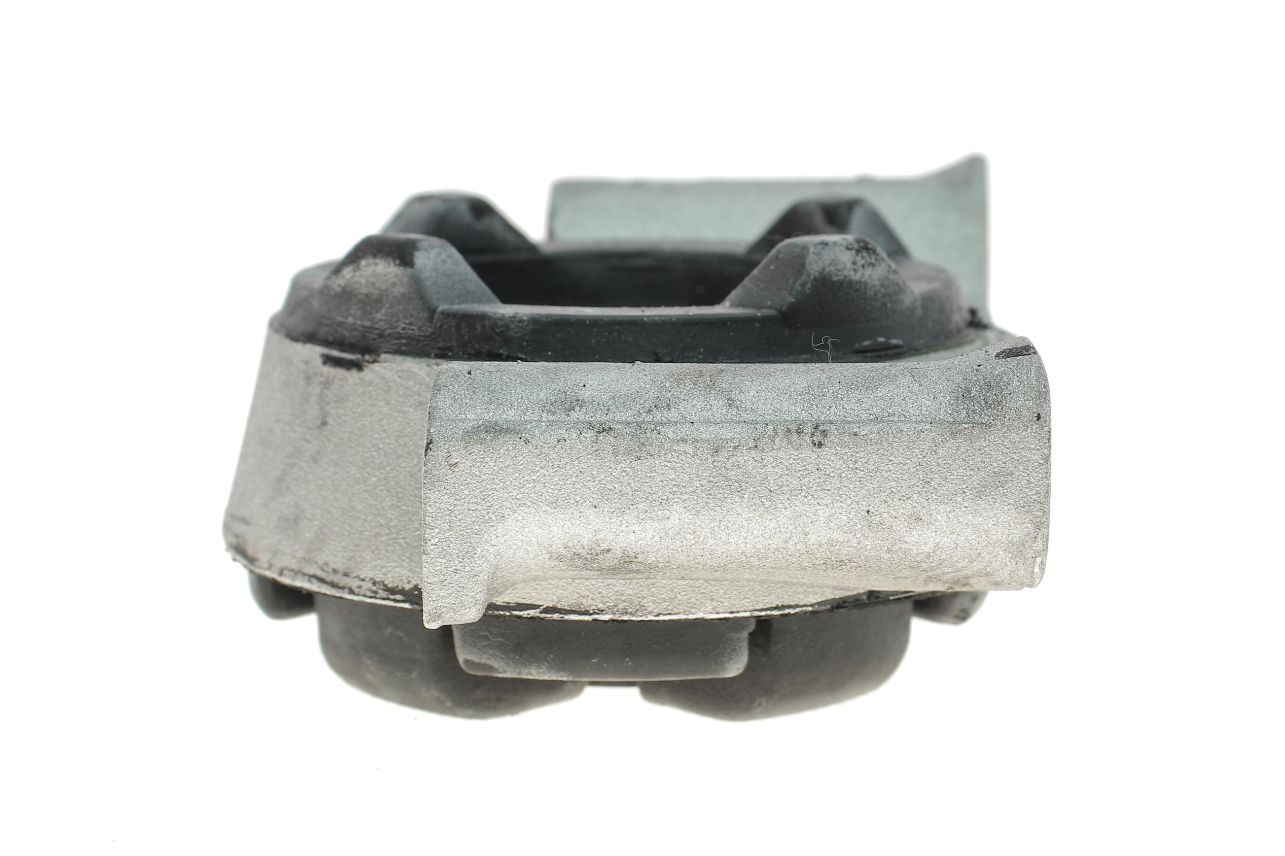 Подушка КПП Audi 80/100 1.3-2.8 -96 (L)